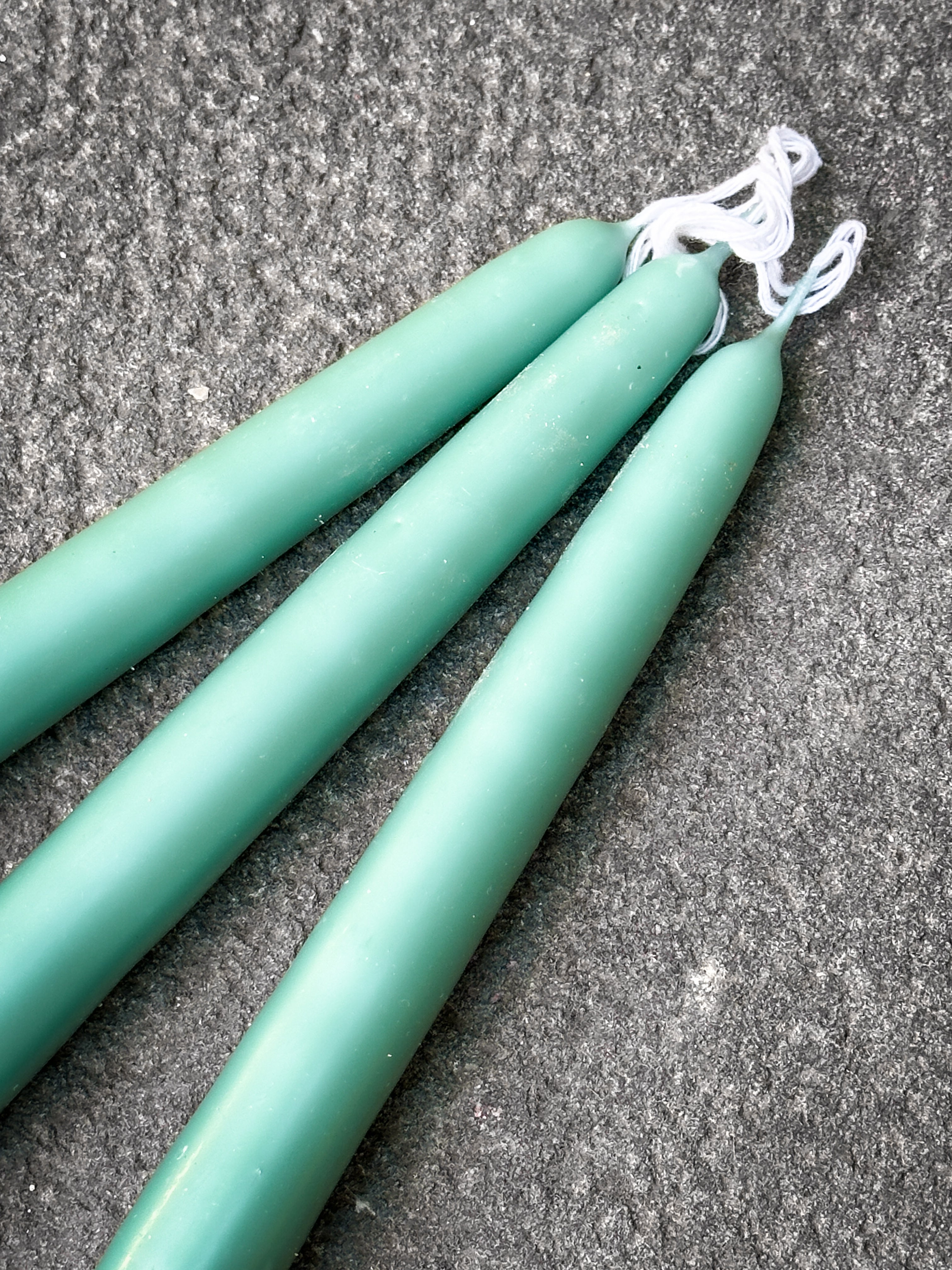 Juego de 3 velas cónicas de cera de abeja Aqua