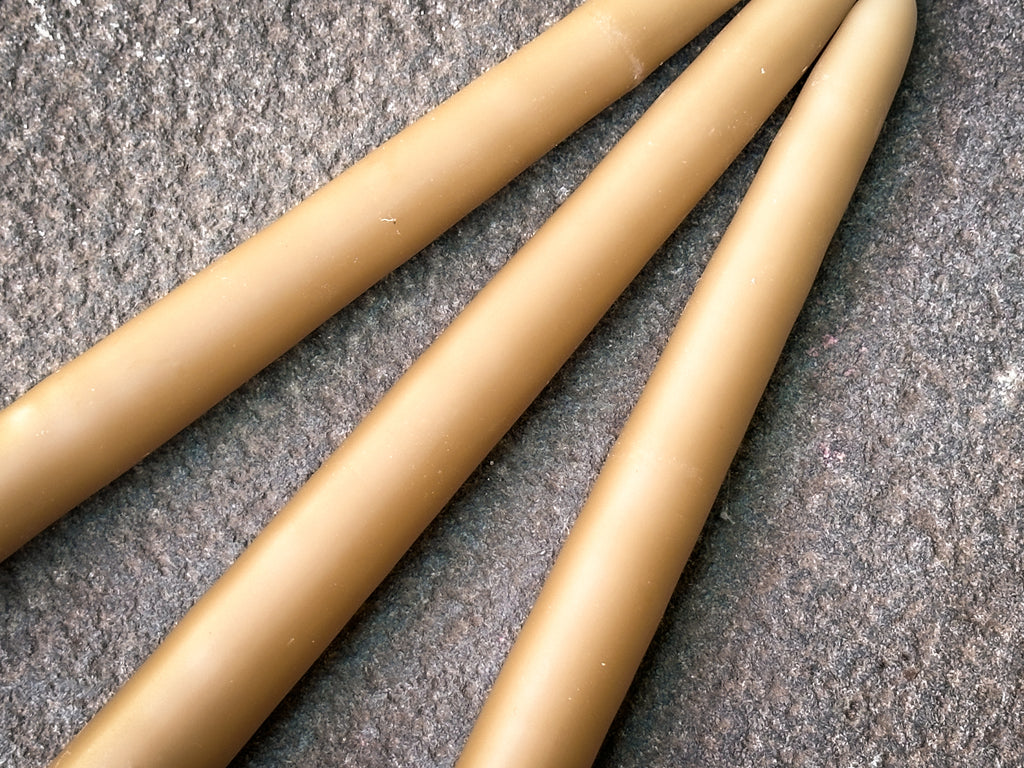 Juego de 3 velas cónicas de cera de abeja Nude