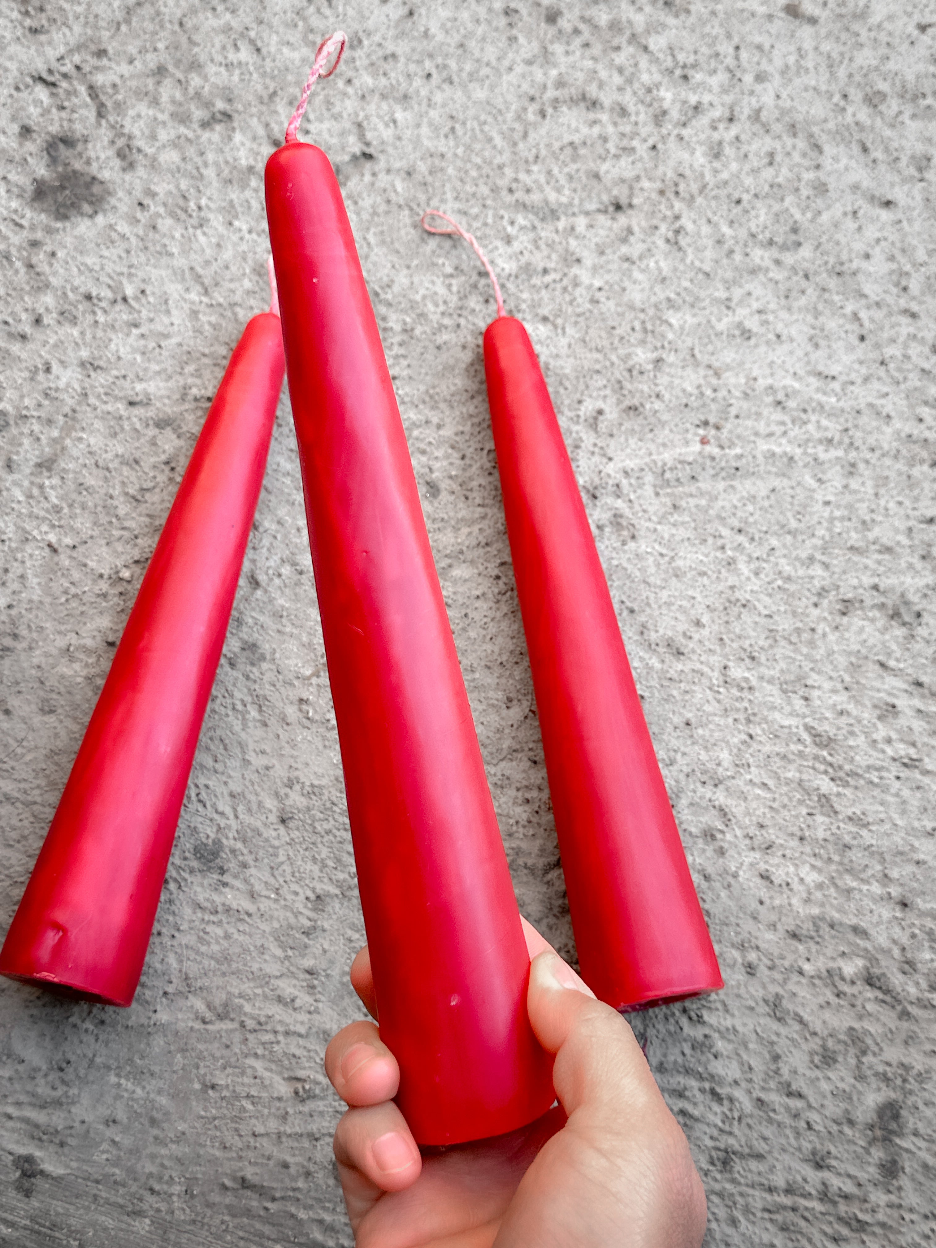 Juego de 3 velas cónicas de cera de abejas Rojas