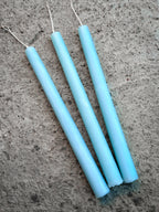 Juego de 3 velas cónicas de cera de abeja Azul Claro