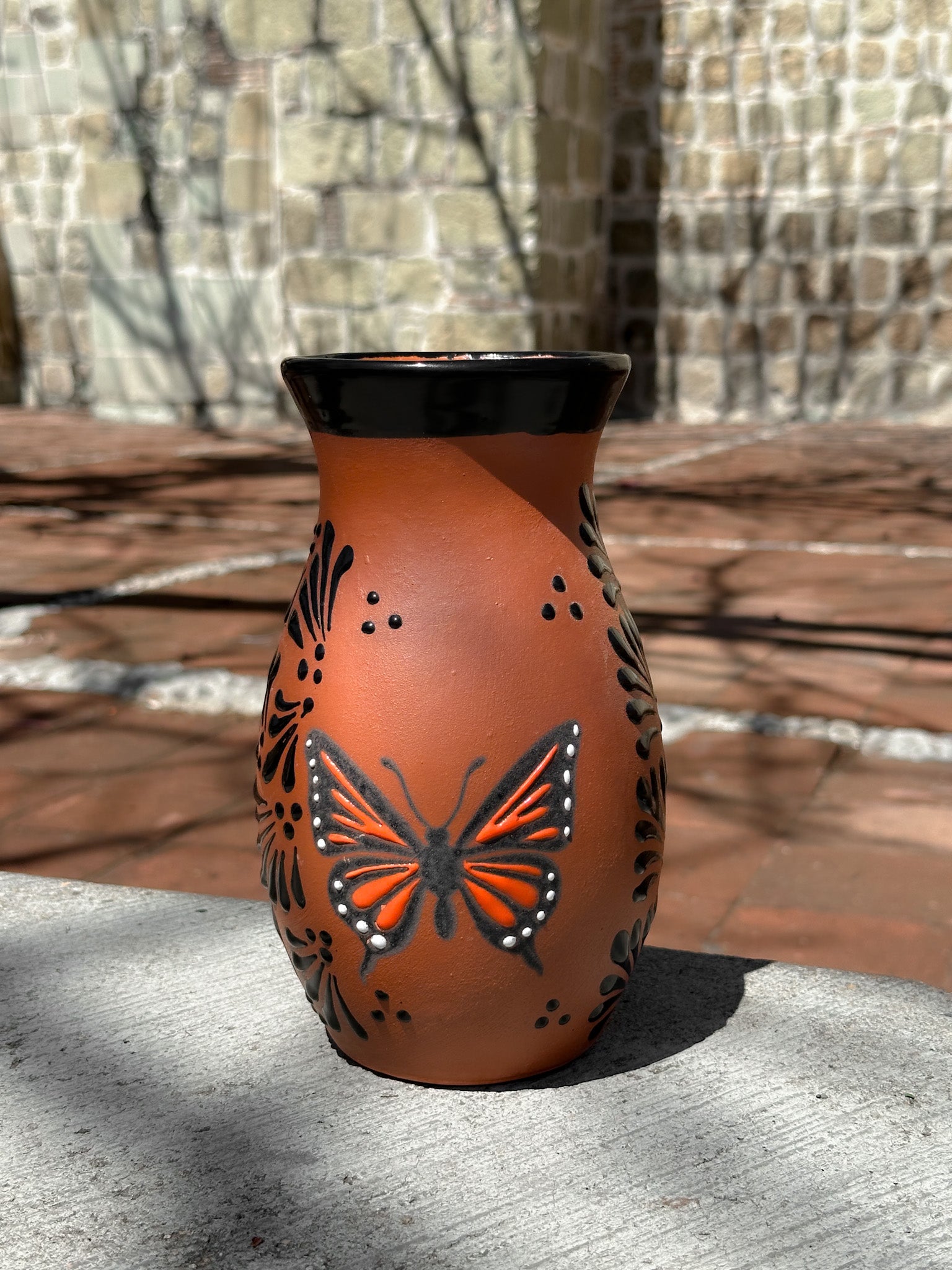 Florero Mariposa Monarca Café -  PREVENTA (6 a 12 SEMANAS)