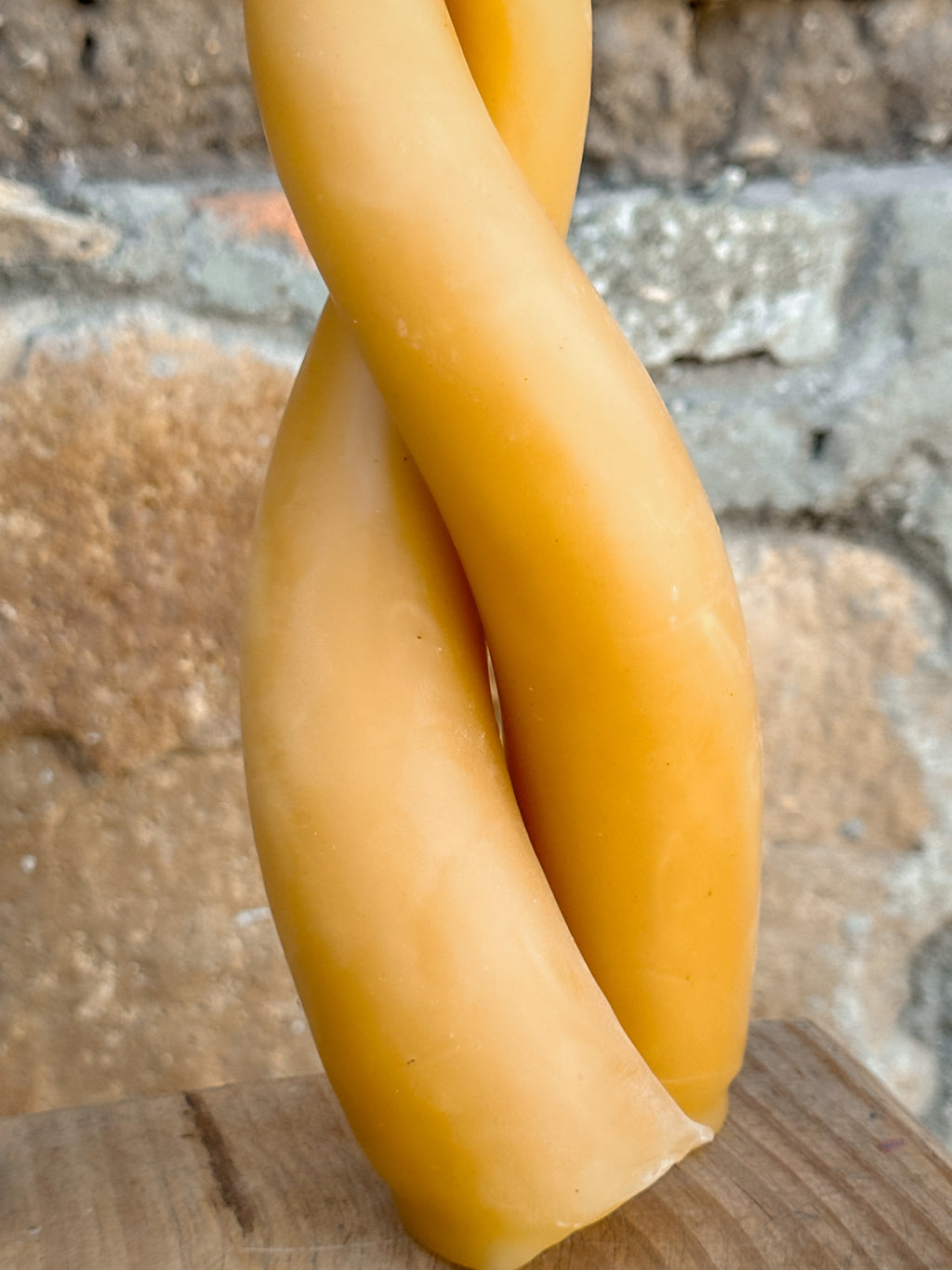 Lila Vela espiral de cera de abejas Amarilla