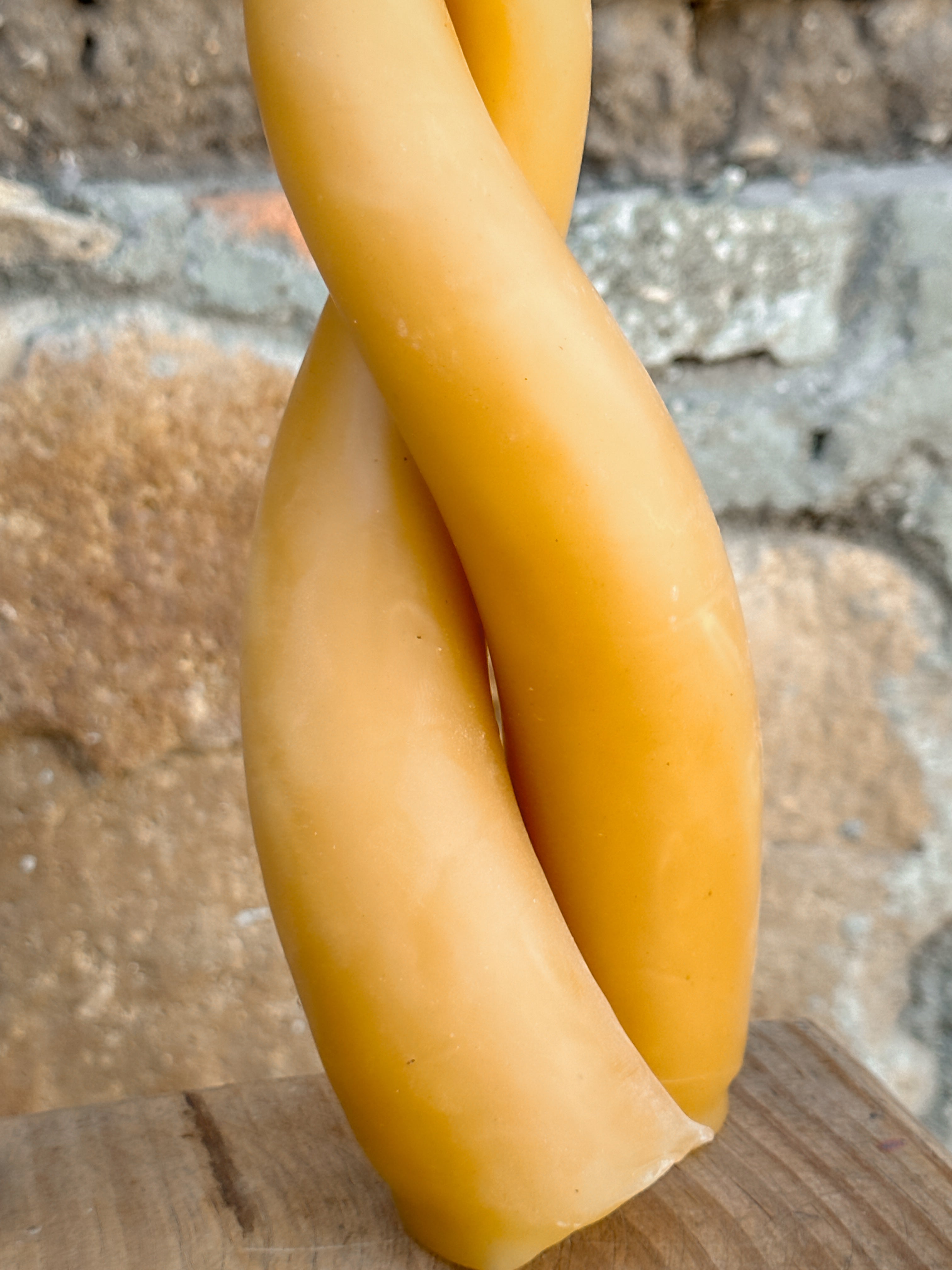 Lila Vela espiral de cera de abejas Amarilla