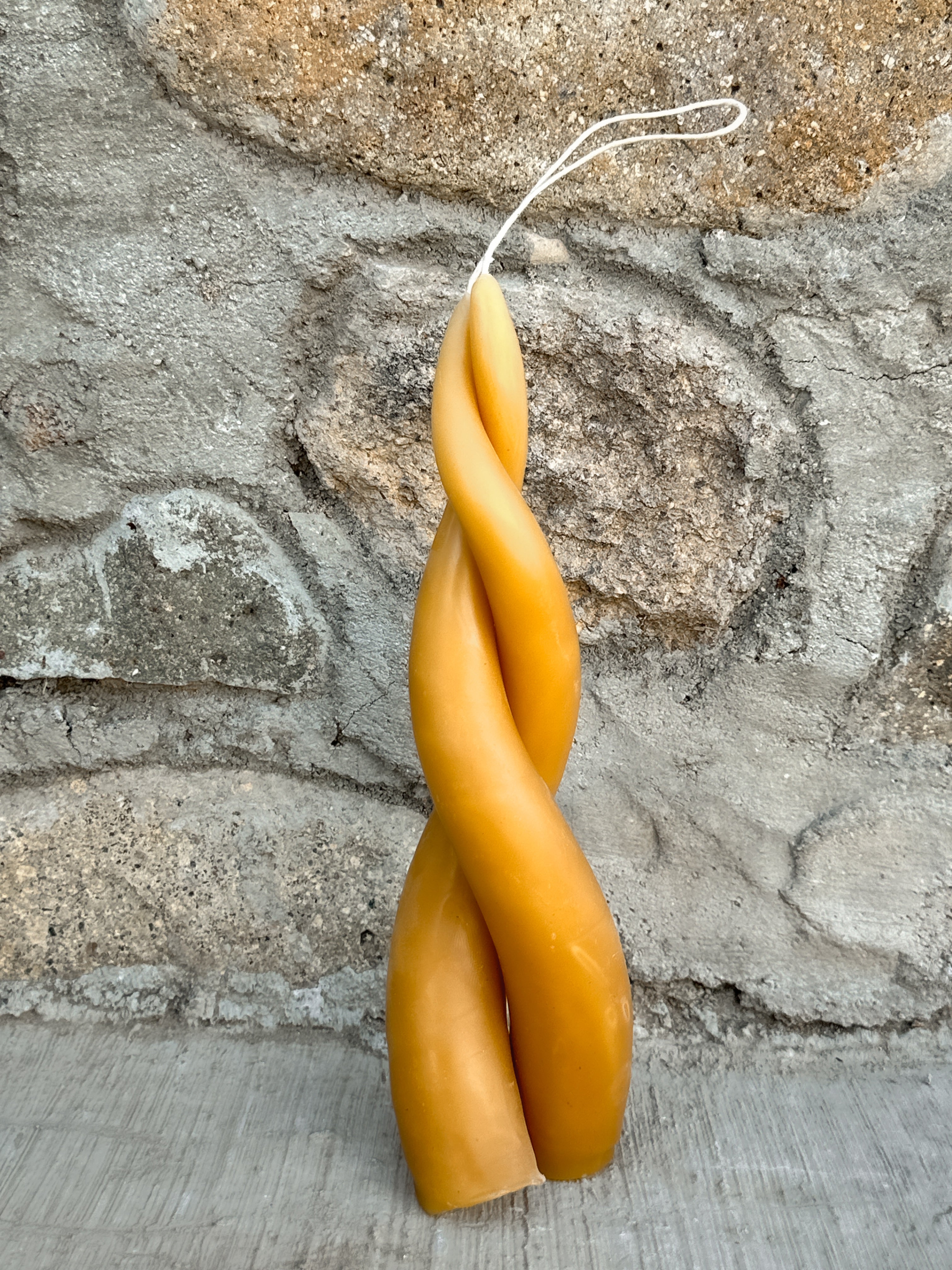 Lila Vela espiral de cera de abejas Amarilla