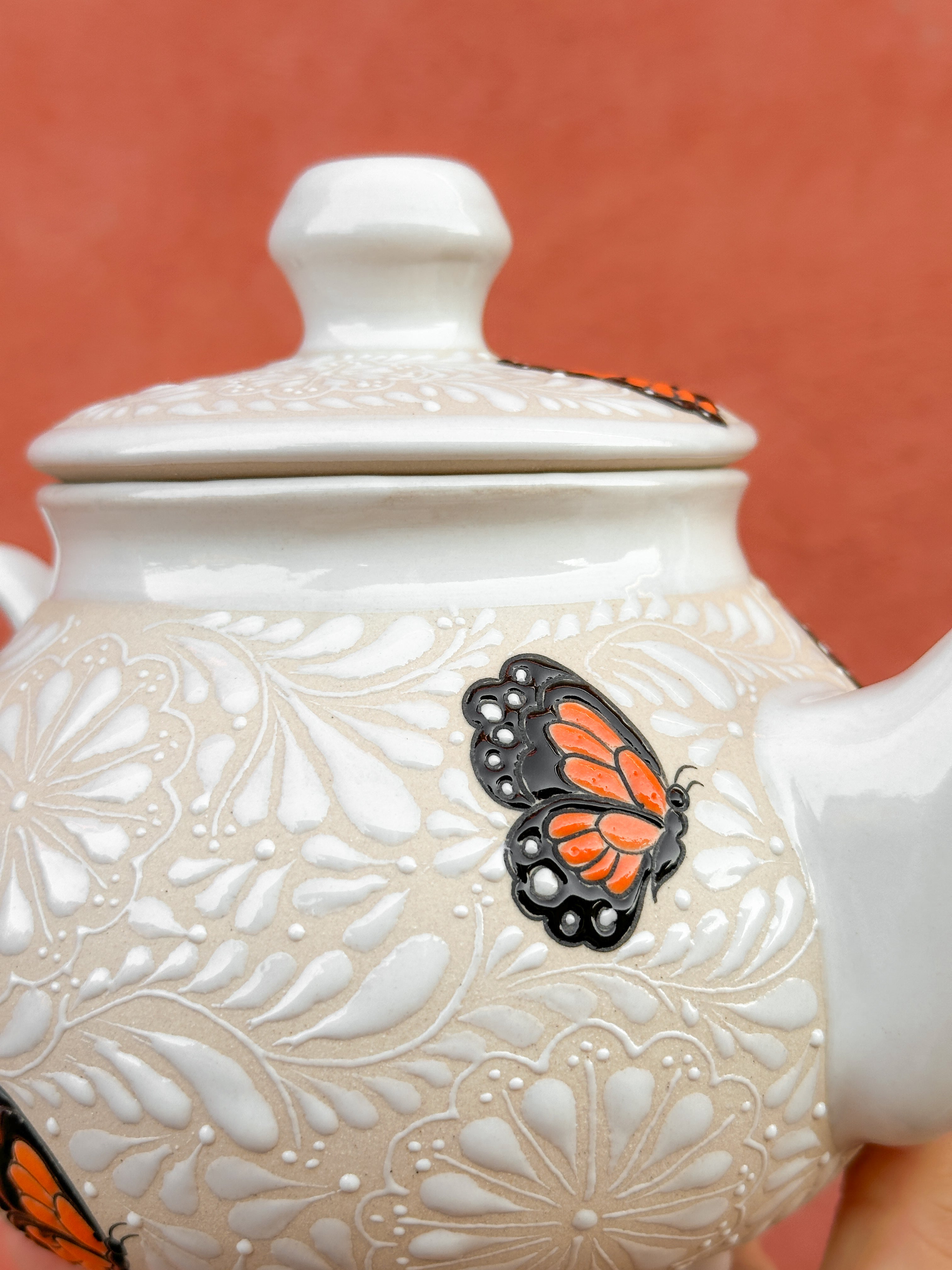 Tetera Mariposa Monarca - PREVENTA (6 a 12 SEMANAS)