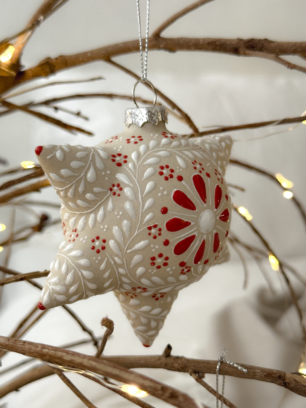 "Piñatas Mexicanas" Esfera de Navidad Blanca PREVENTA (6 a 12 SEMANAS)