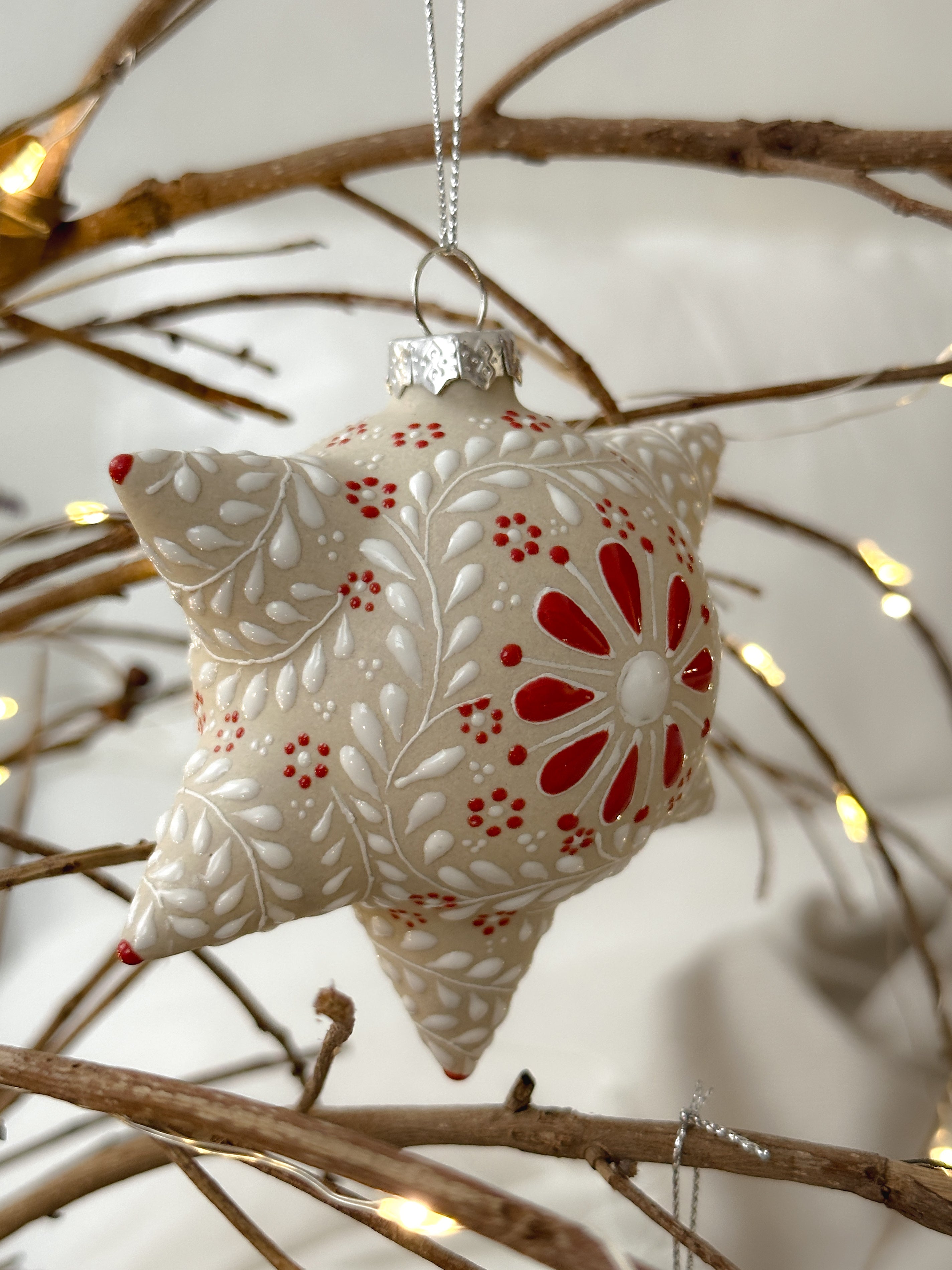 "Piñatas Mexicanas" Esfera de Navidad Blanca PREVENTA (6 a 12 SEMANAS)
