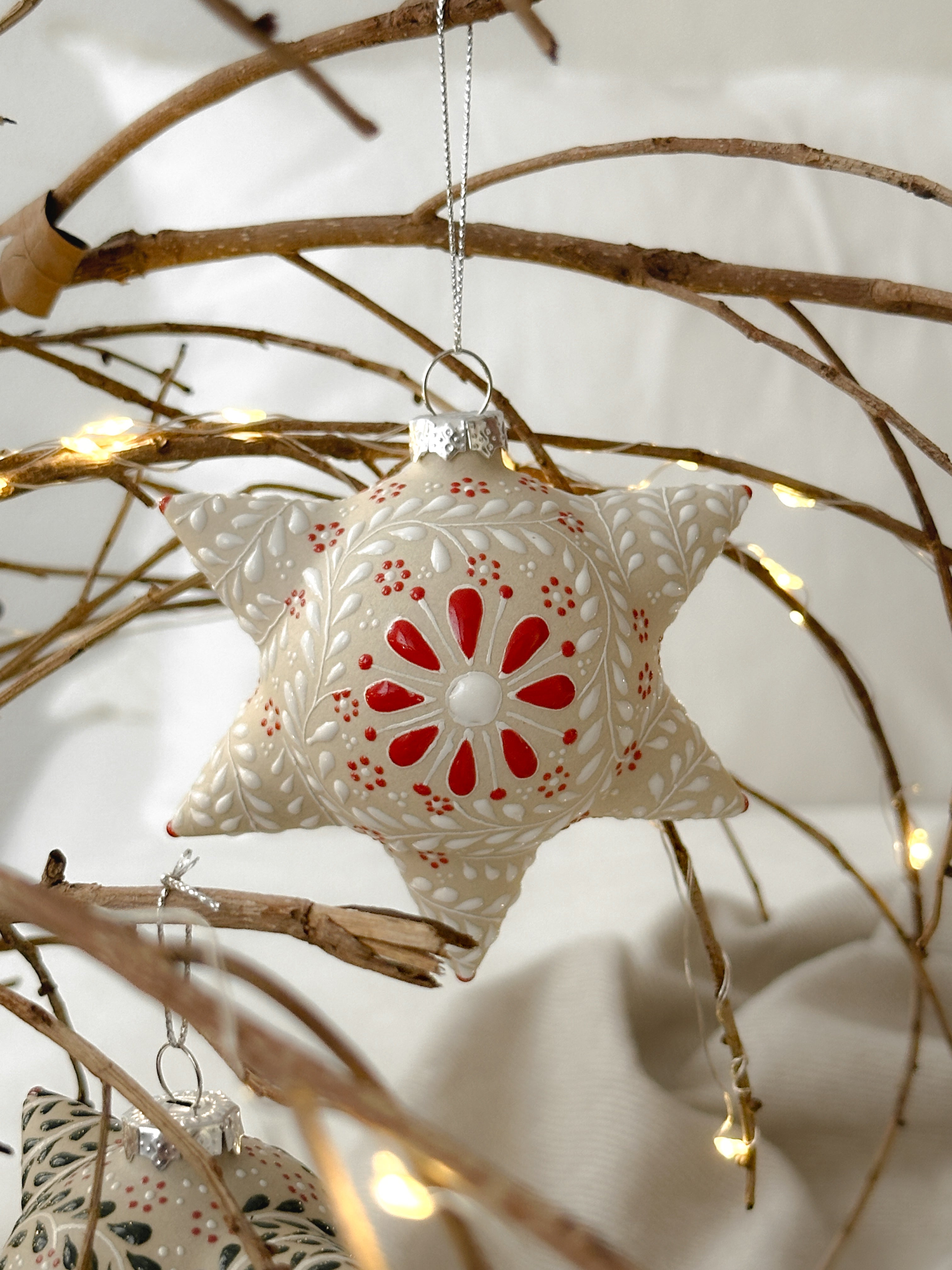 "Piñatas Mexicanas" Esfera de Navidad Blanca