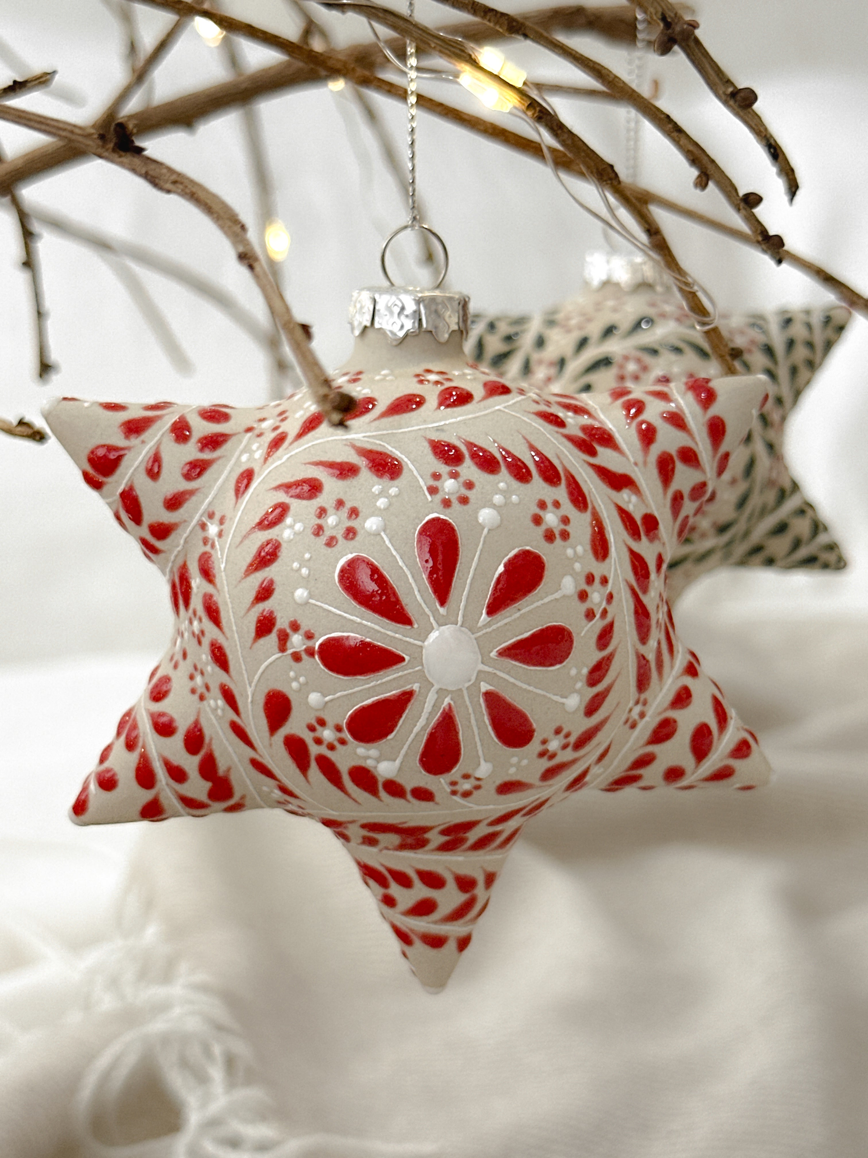 "Piñatas Mexicanas" Esfera de Navidad Roja