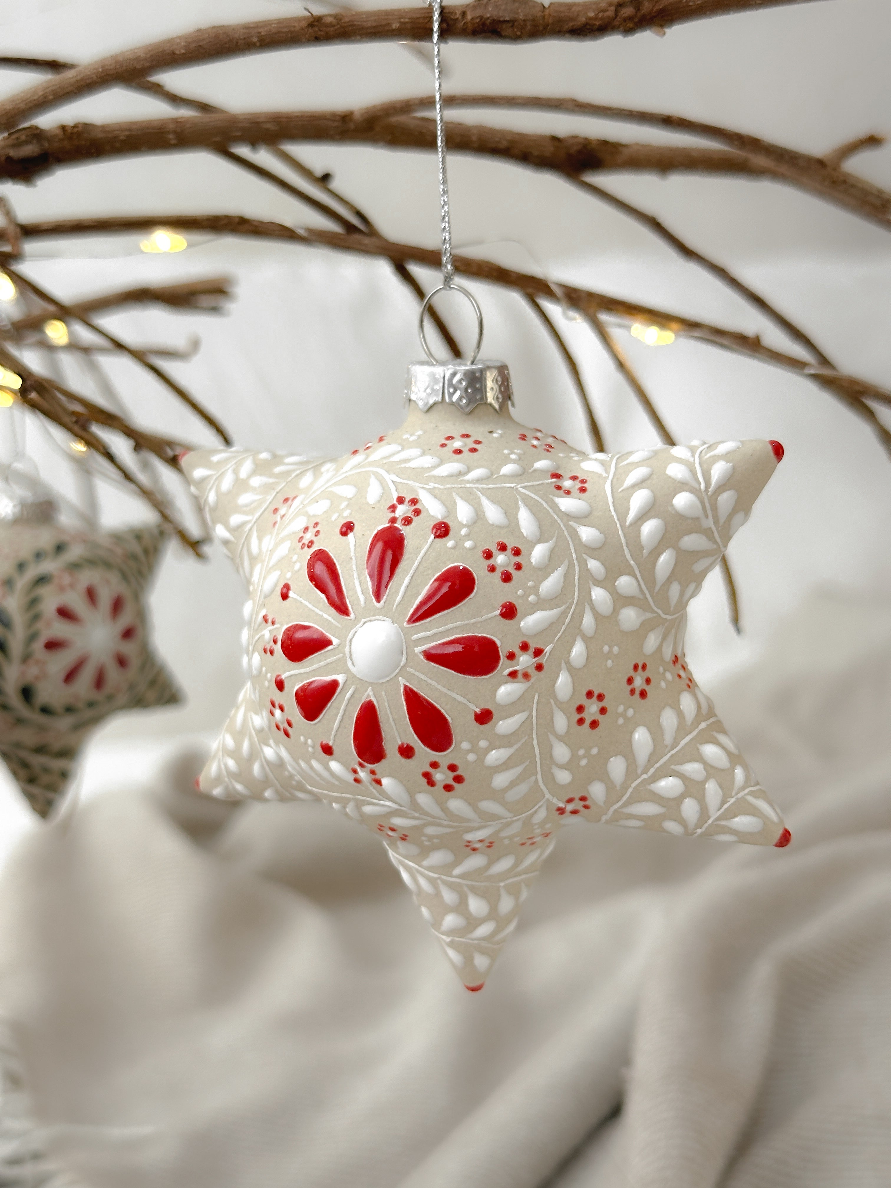 "Piñatas Mexicanas" Esfera de Navidad Blanca