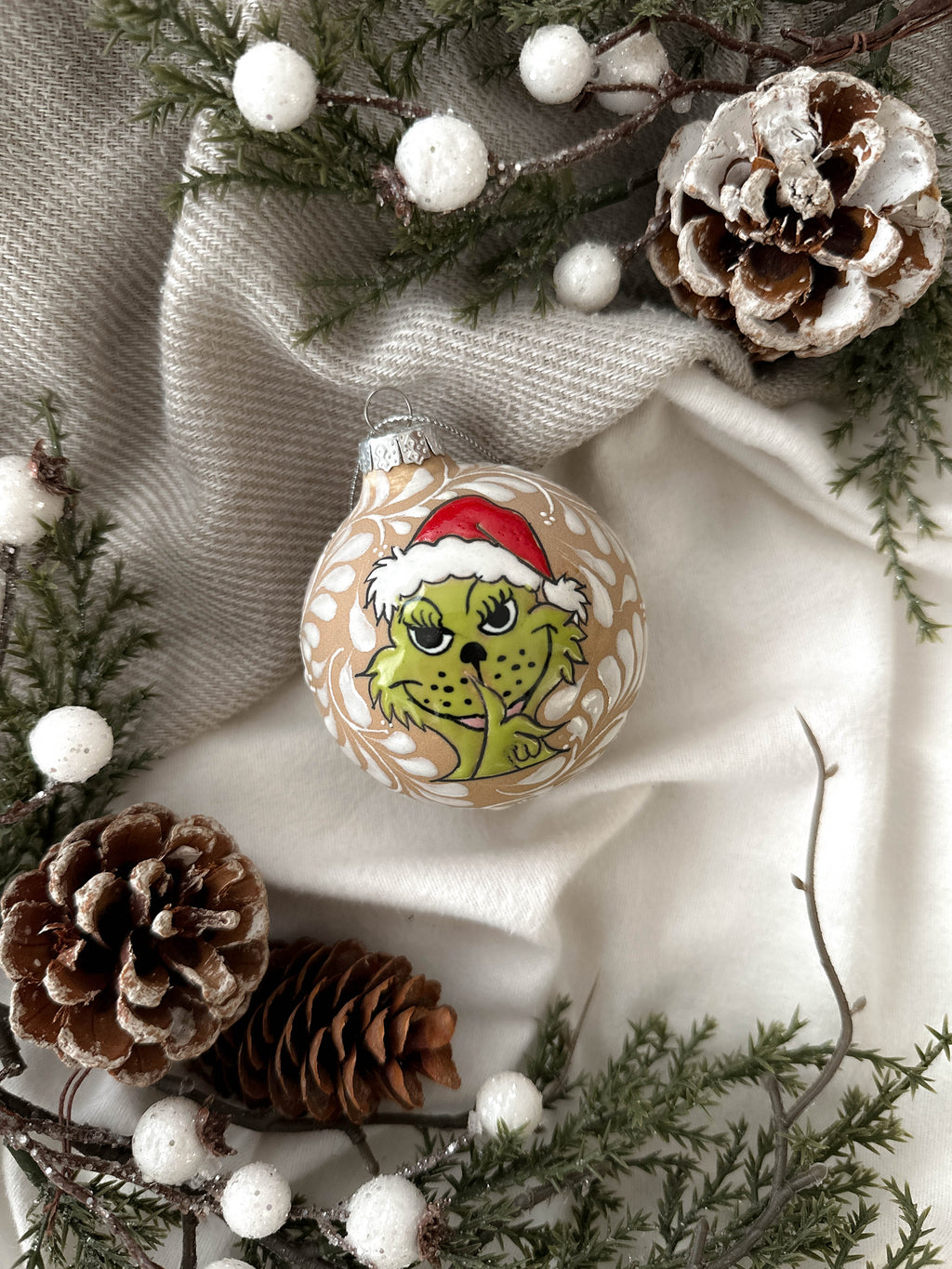 "Grinch" Esfera de Navidad PREVENTA (ENVÍOS 5 DIC)