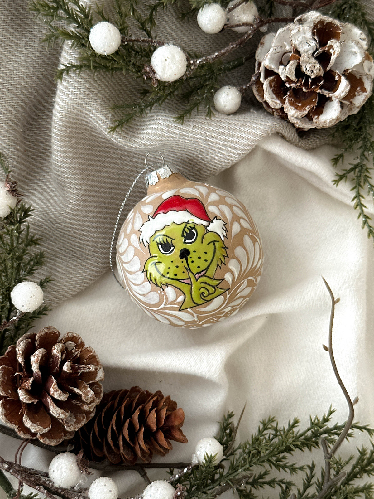 "Grinch" Esfera de Navidad PREVENTA (ENVÍOS 5 DIC)
