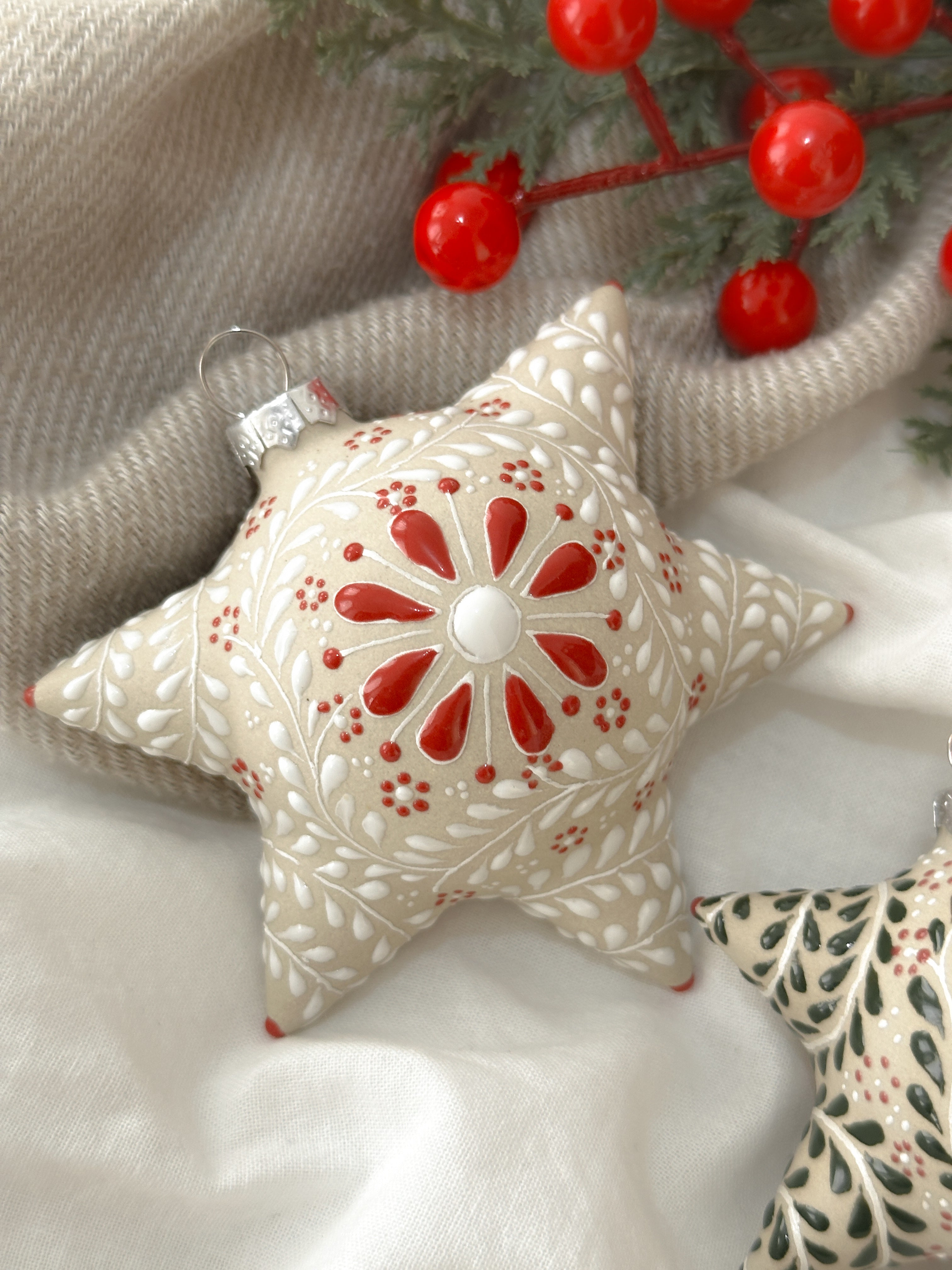 "Piñatas Mexicanas" Esfera de Navidad Blanca