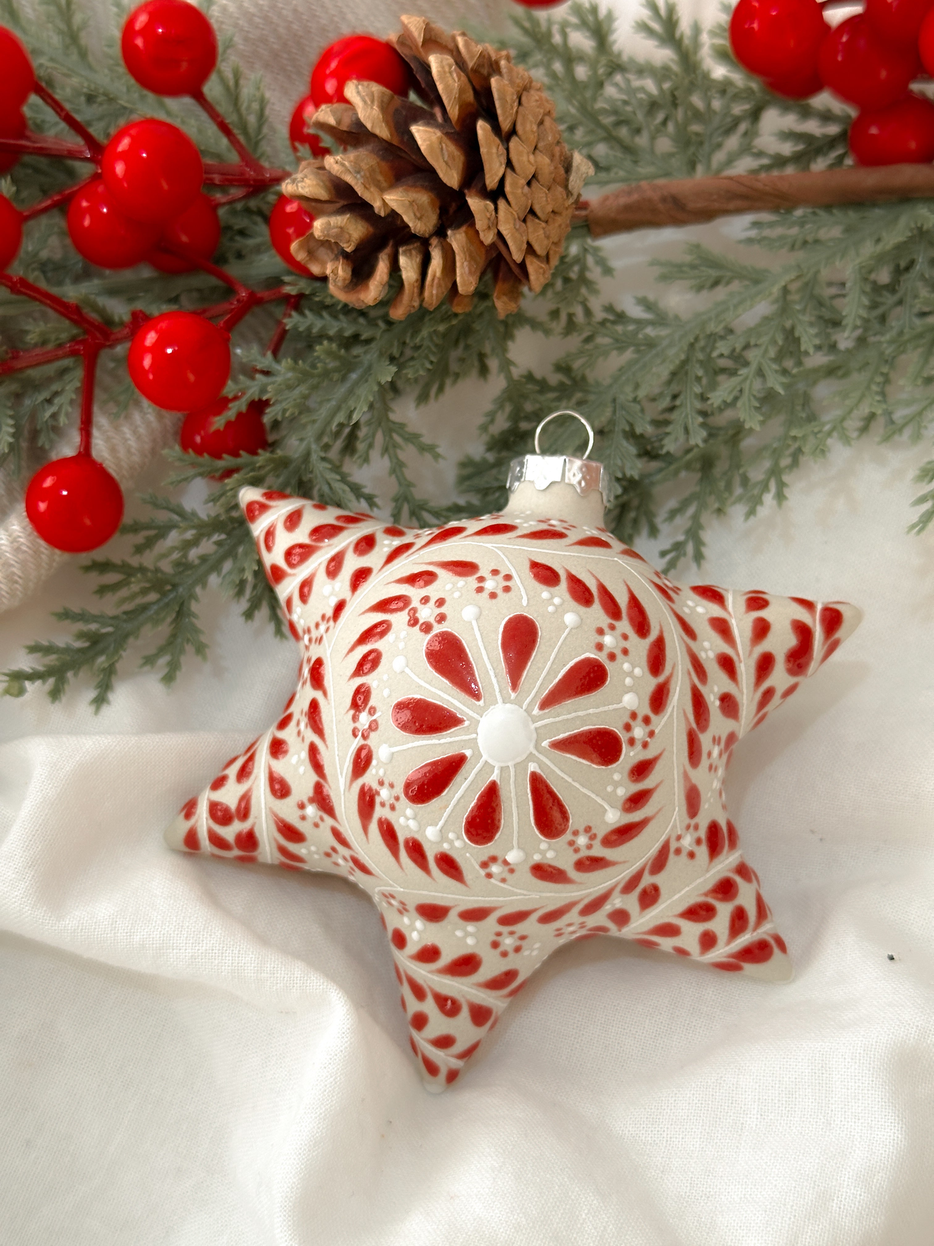 "Piñatas Mexicanas" Esfera de Navidad Roja