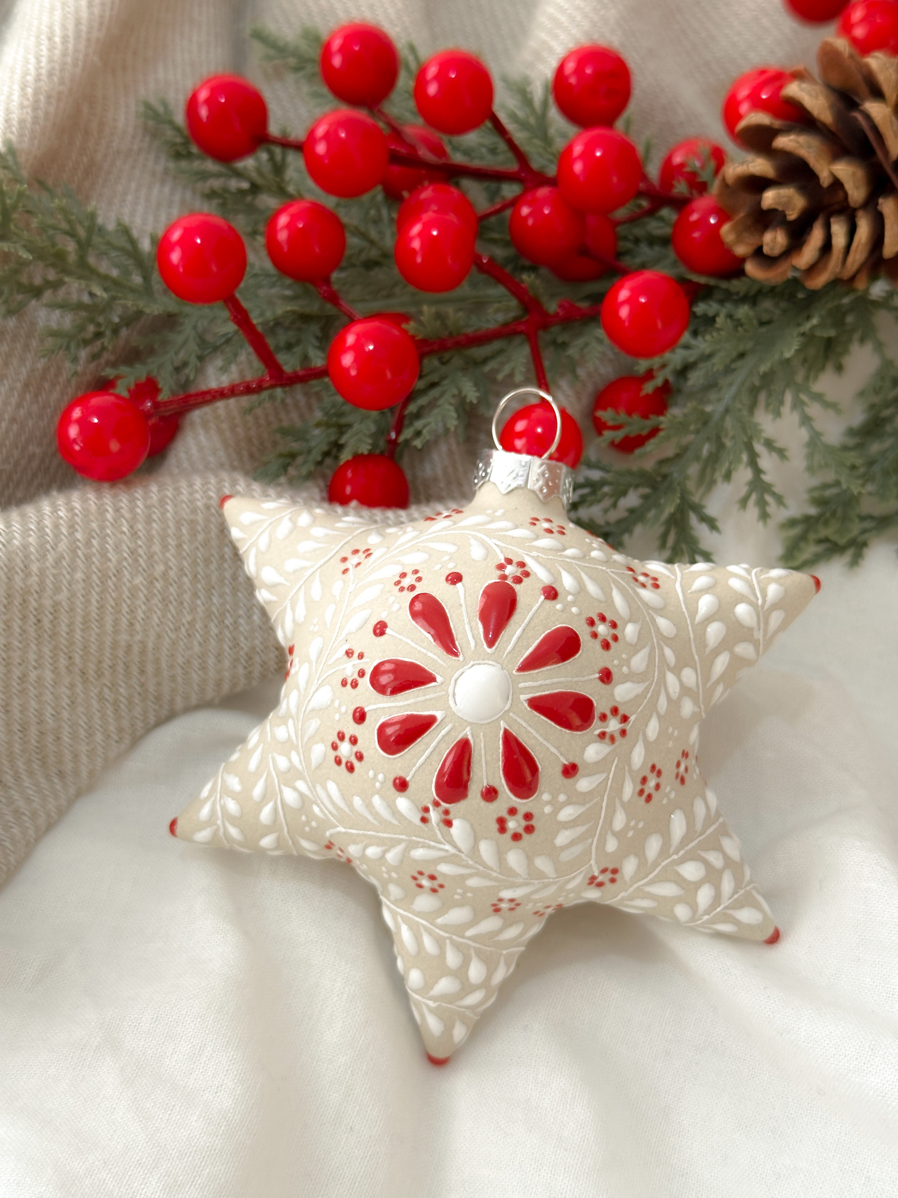 "Piñatas Mexicanas" Esfera de Navidad Blanca