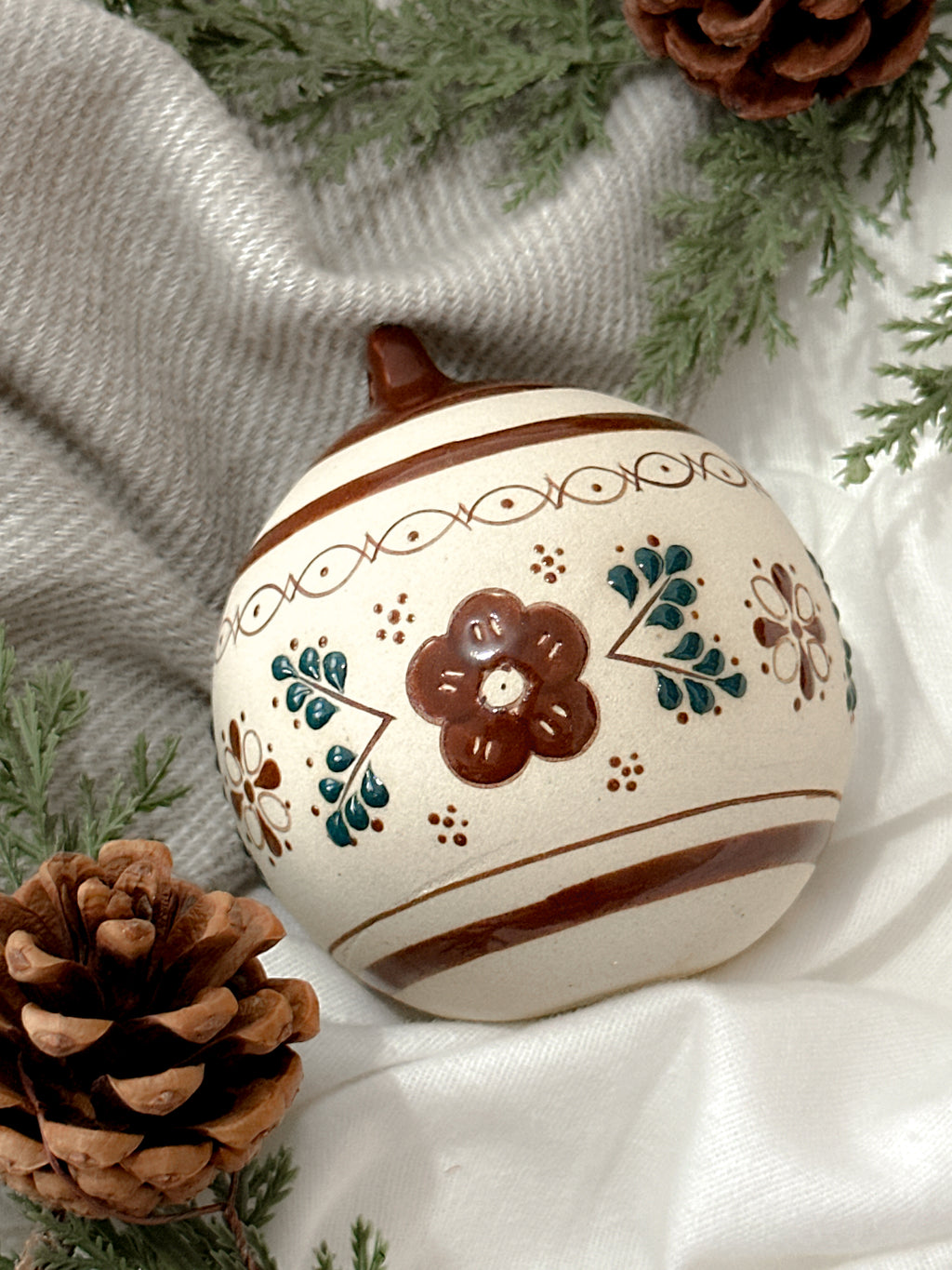 "Casa de la Abuela" Esfera de Navidad Café PREVENTA (6 a 12 SEMANAS)