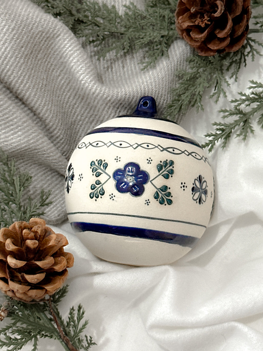 "Casa de la Abuela" Esfera de Navidad Azul PREVENTA (6 a 12 SEMANAS)