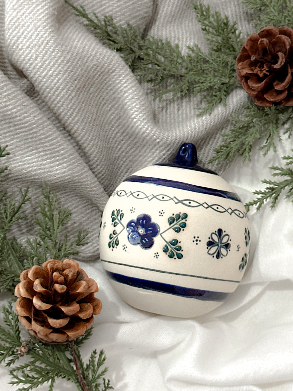 "Casa de la Abuela" Esfera de Navidad Azul PREVENTA (6 a 12 SEMANAS)