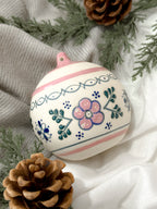 "Casa de la Abuela" Esfera de Navidad Rosa PREVENTA (6 a 12 SEMANAS)