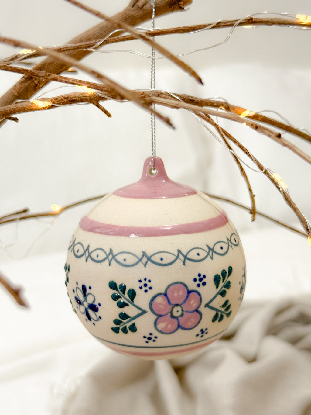 "Casa de la Abuela" Esfera de Navidad Rosa PREVENTA (6 a 12 SEMANAS)