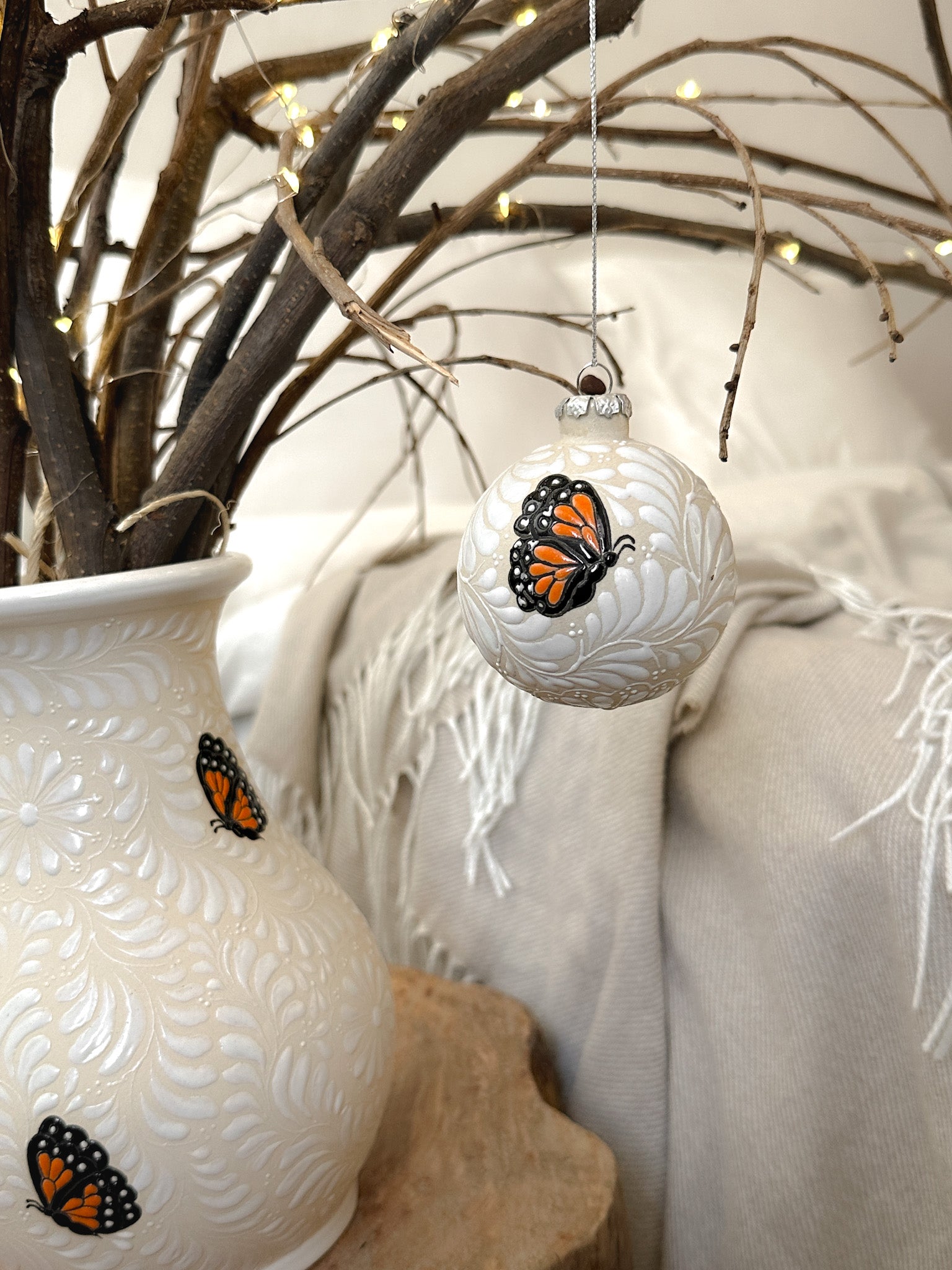 "Mariposa Monarca" Esfera de Navidad PREVENTA (6 a 12 SEMANAS)