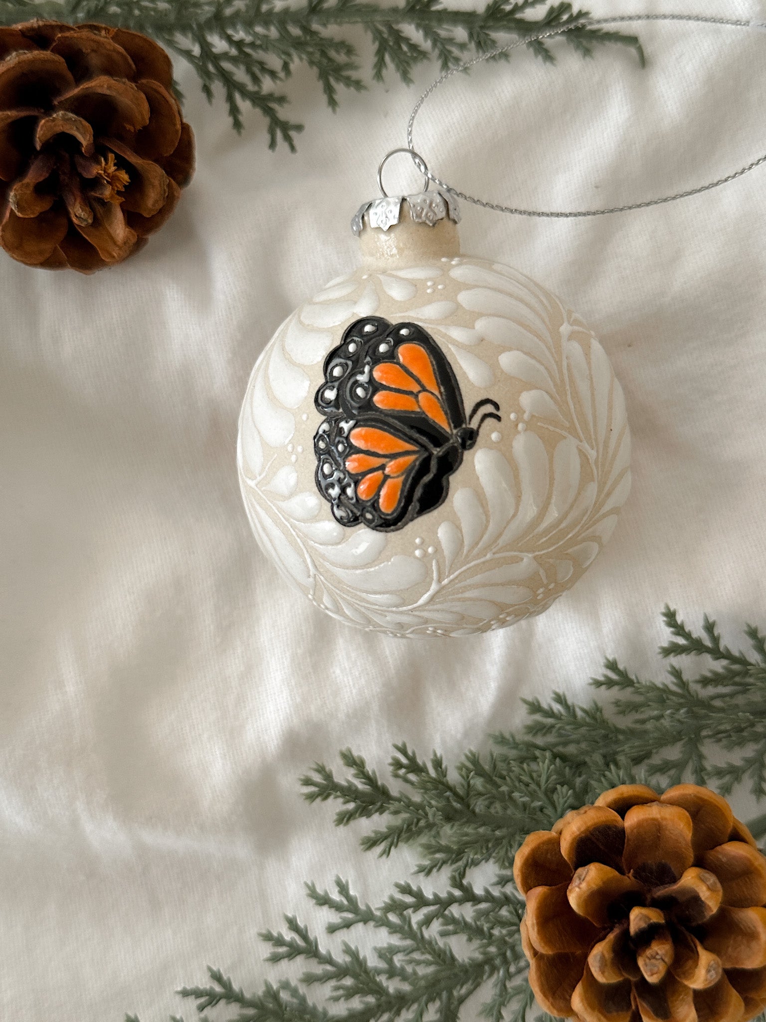 "Mariposa Monarca" Esfera de Navidad PREVENTA (6 a 12 SEMANAS)