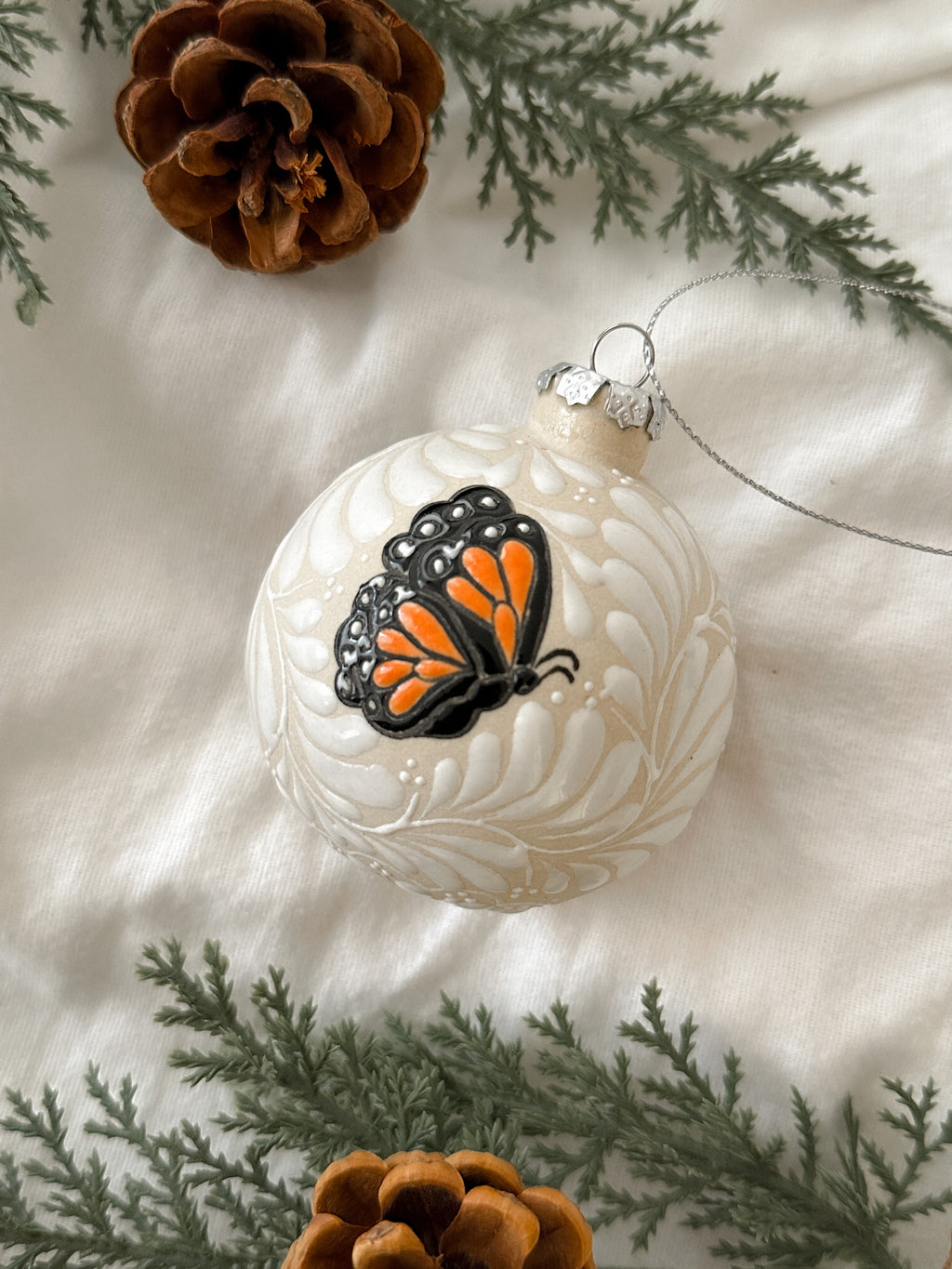 "Mariposa Monarca" Esfera de Navidad PREVENTA (6 a 12 SEMANAS)