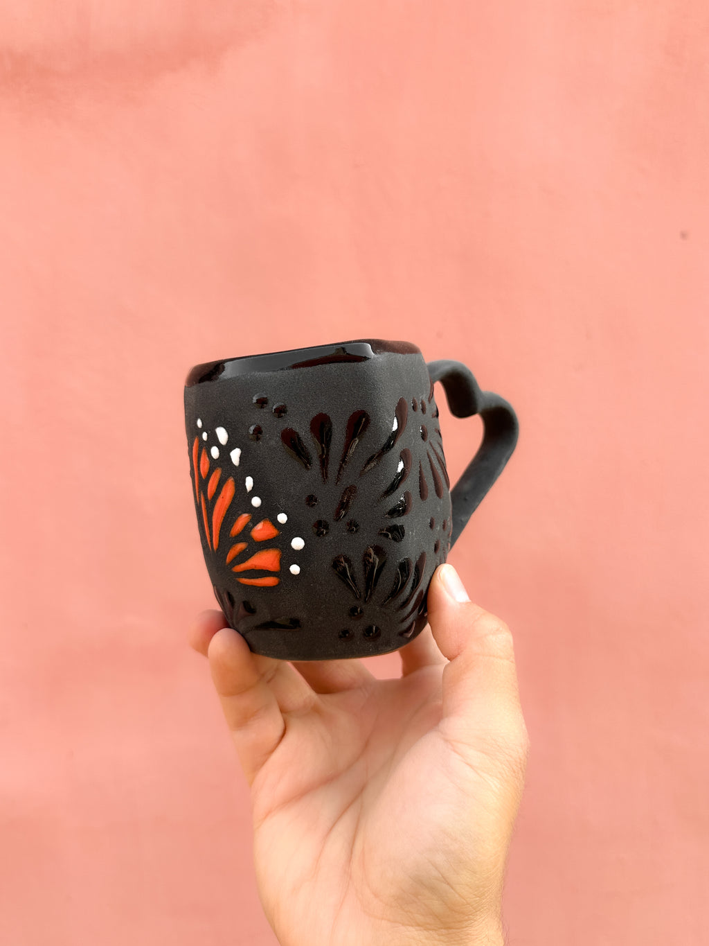 Taza Mariposa Monarca Negro -  PREVENTA (6 a 12 SEMANAS)