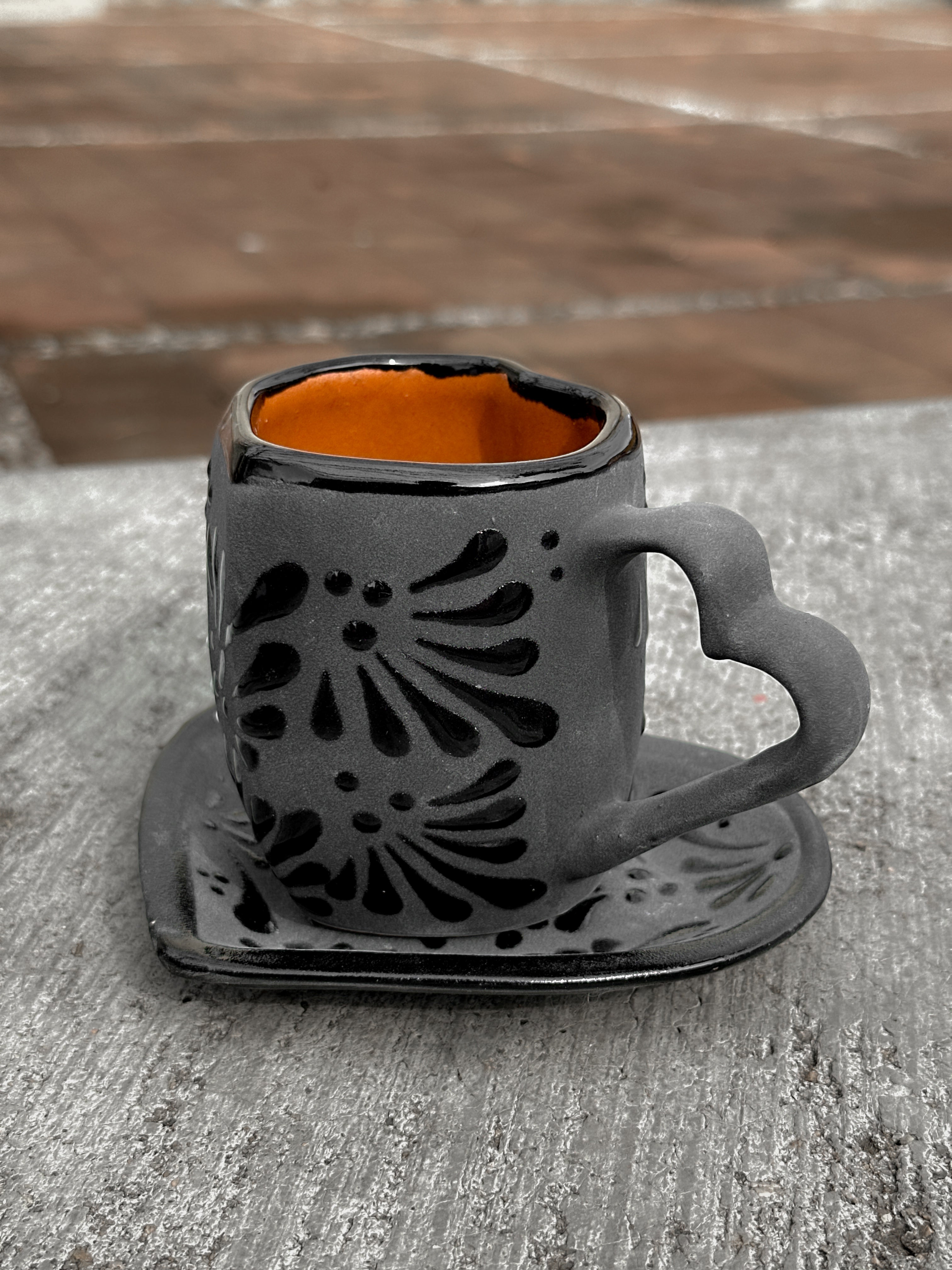 Set Taza y Plato Mariposa Monarca Negro -  PREVENTA (6 a 12 SEMANAS)