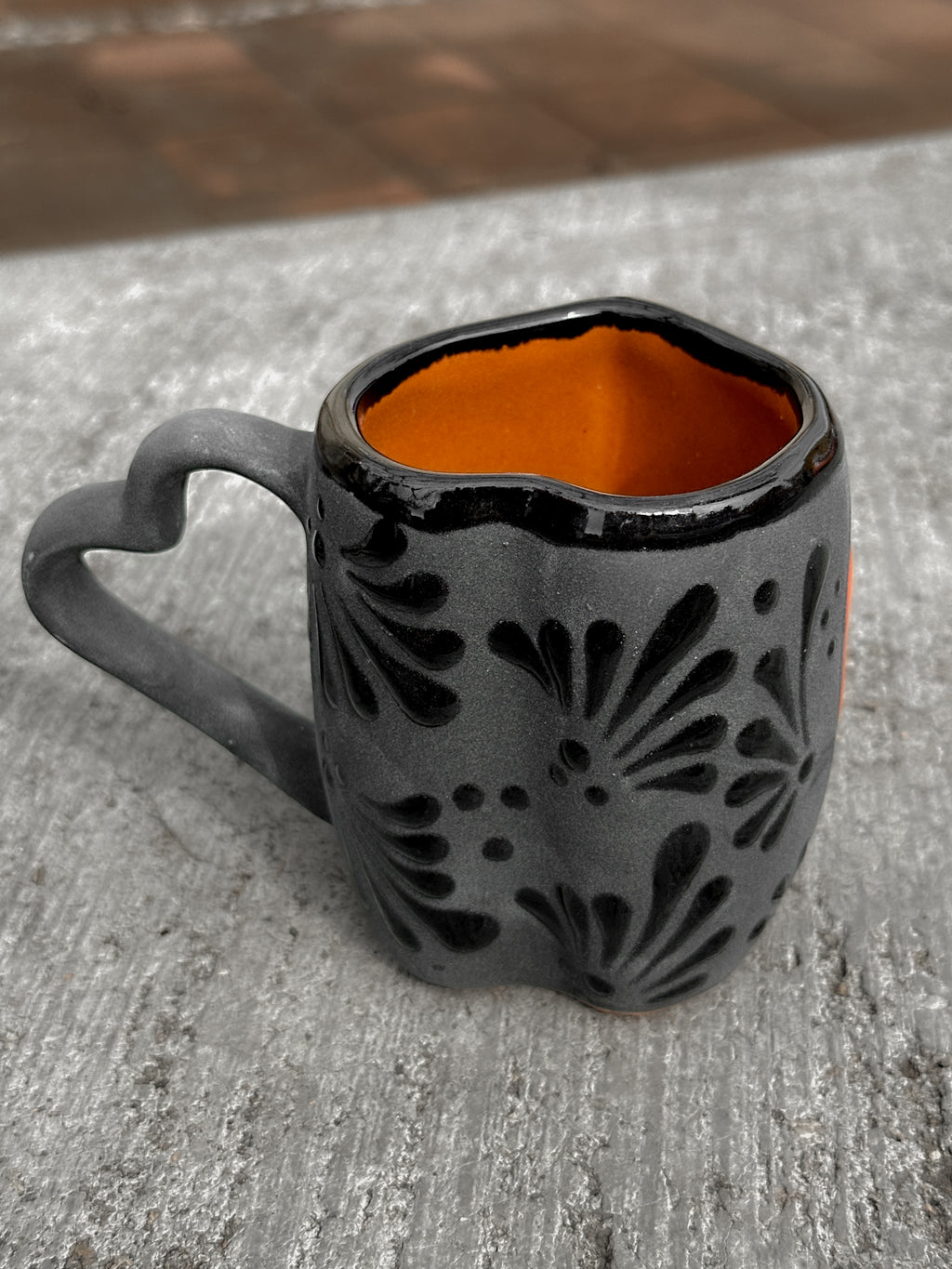 Taza Mariposa Monarca Negro -  PREVENTA (6 a 12 SEMANAS)