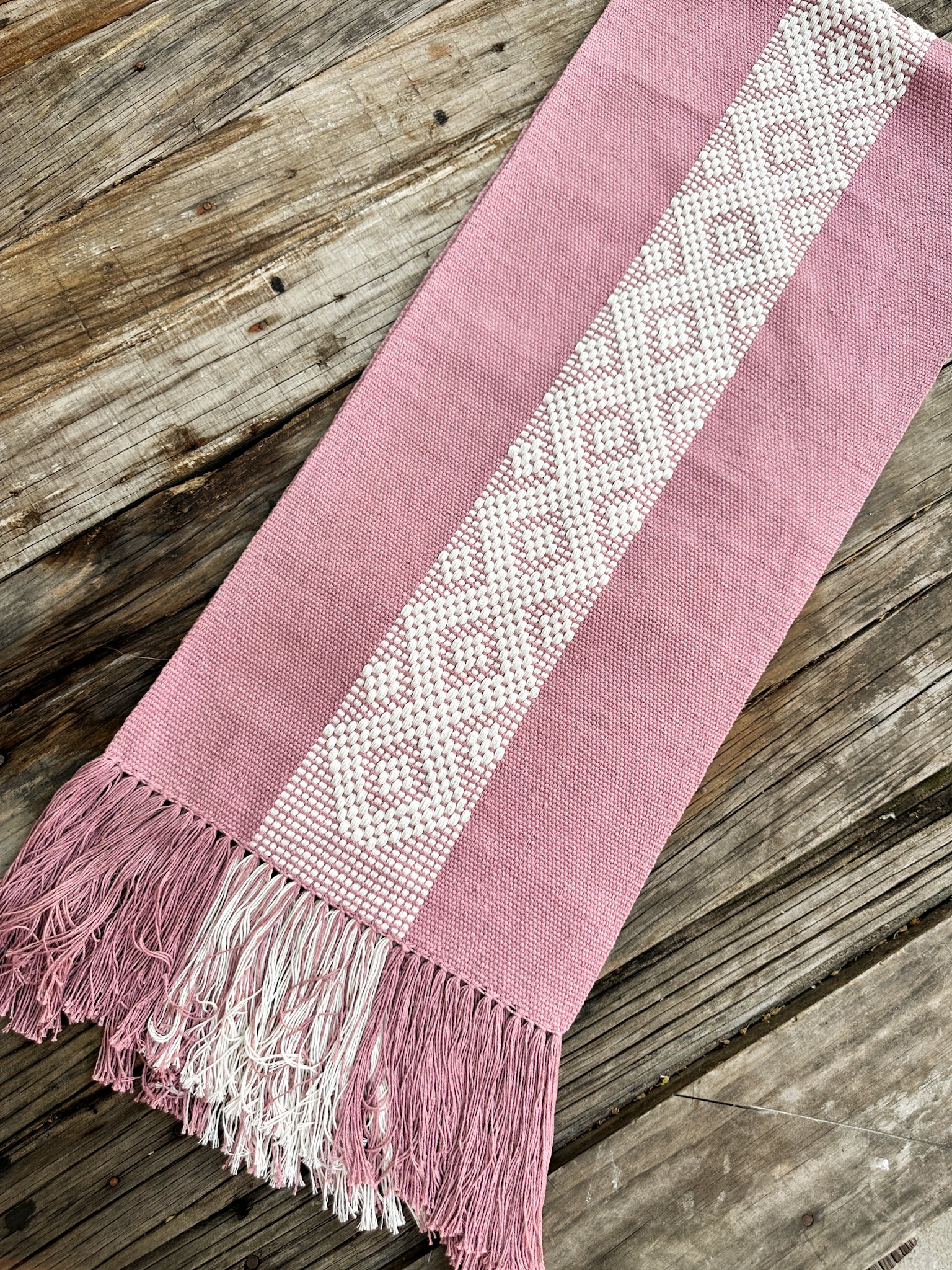 Camino de Mesa "Greta"