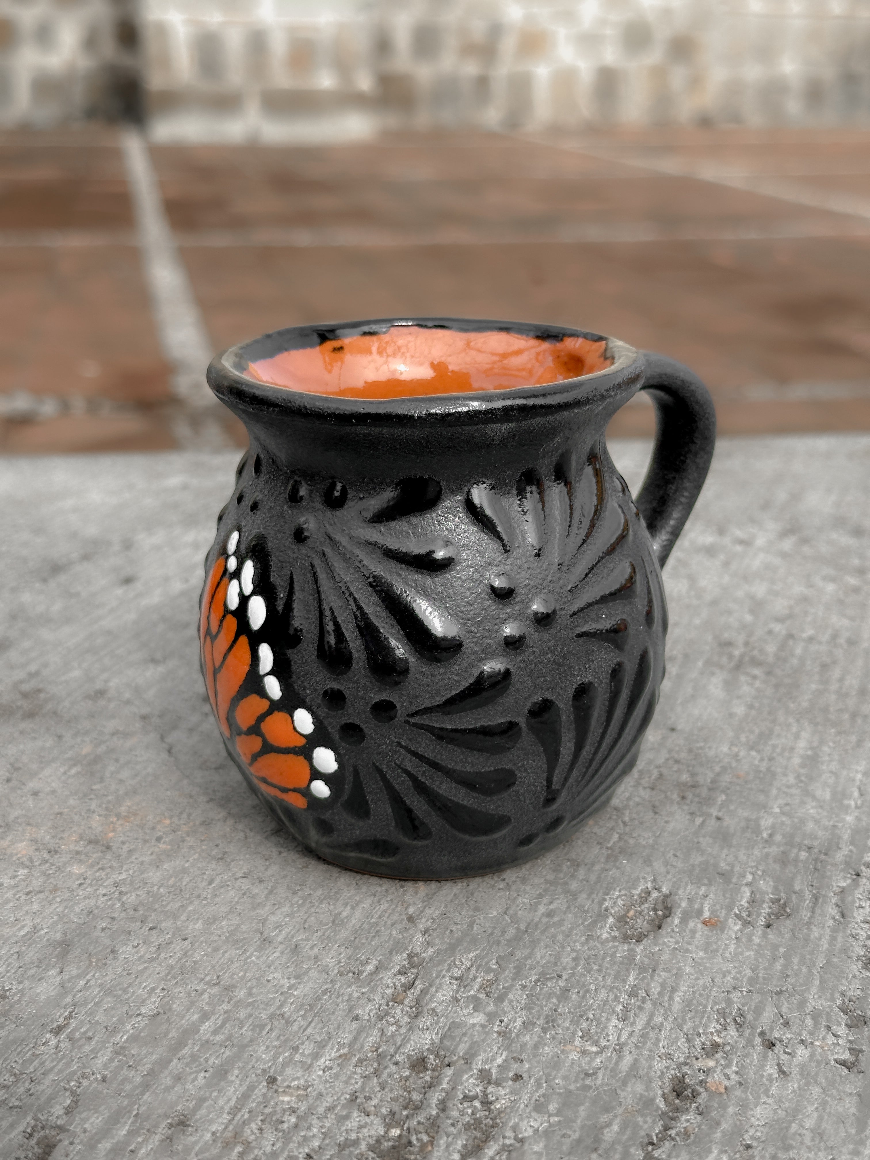 Taza Mariposa Monarca Negro -  PREVENTA (6 a 12 SEMANAS)