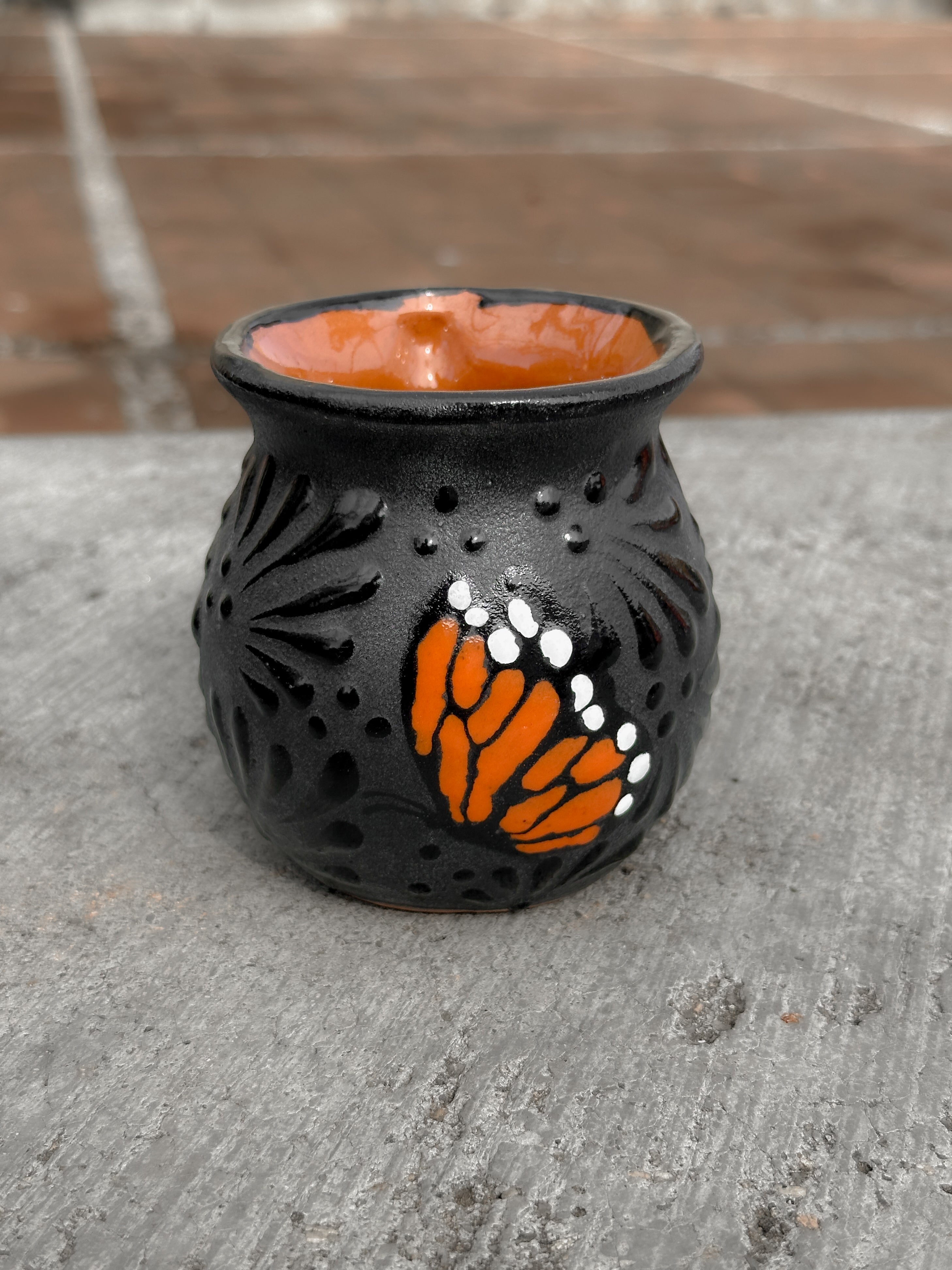 Taza Mariposa Monarca Negro -  PREVENTA (6 a 12 SEMANAS)