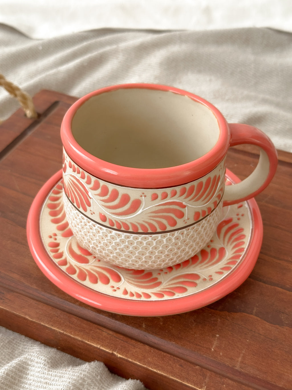 Juego de Taza y Plato Raíces Coral - PREVENTA (6 a 12 SEMANAS)