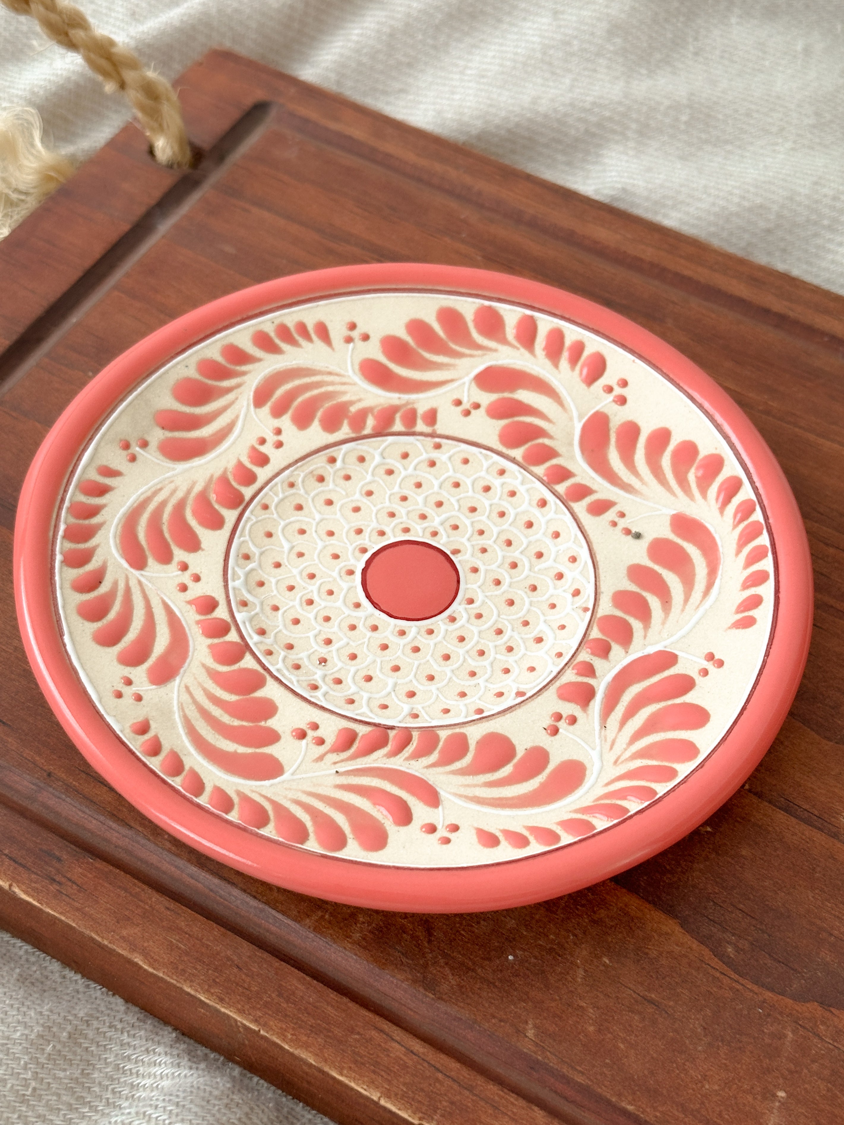 Plato Para Postre Raíces Coral - PREVENTA (6 a 12 SEMANAS)