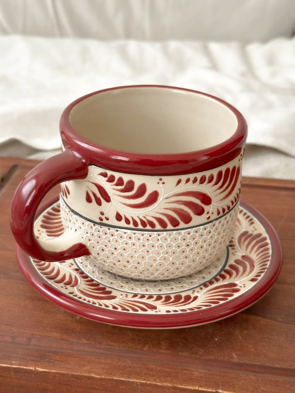 Juego de Taza y Plato Raíces Vino - PREVENTA (6 a 12 SEMANAS)