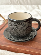 Juego de Taza y Plato Raíces Negro - PREVENTA (6 a 12 SEMANAS)