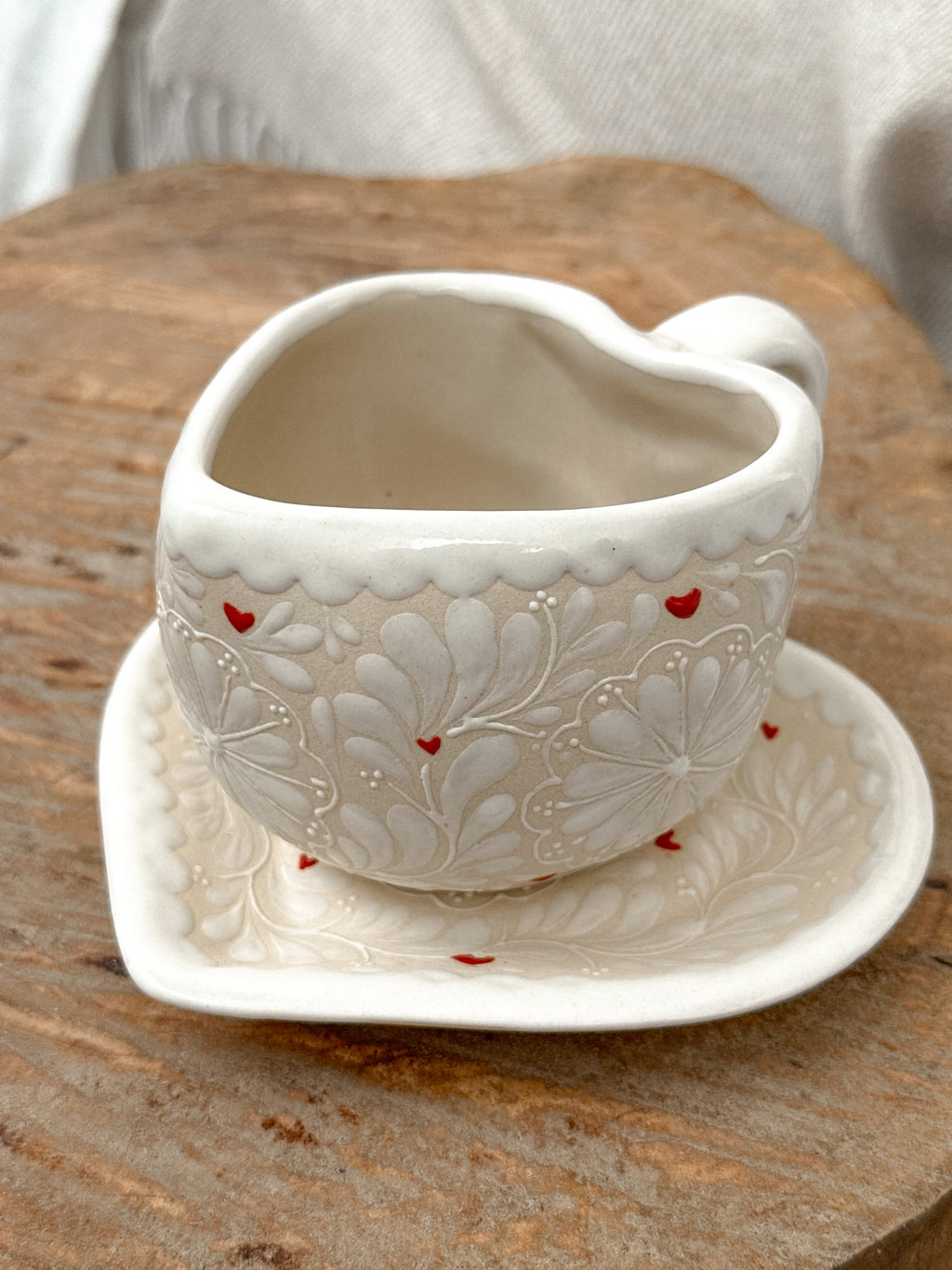 Juego de Taza con Plato Corazones - PREVENTA (6 a 12 SEMANAS)