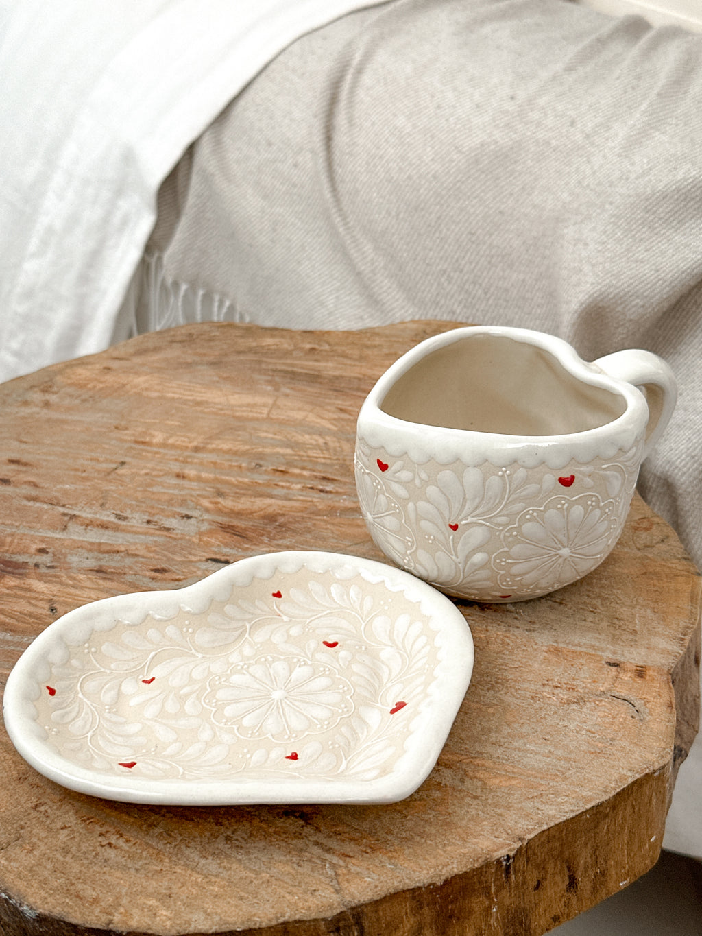 Juego de Taza con Plato Corazones - PREVENTA (6 a 12 SEMANAS)