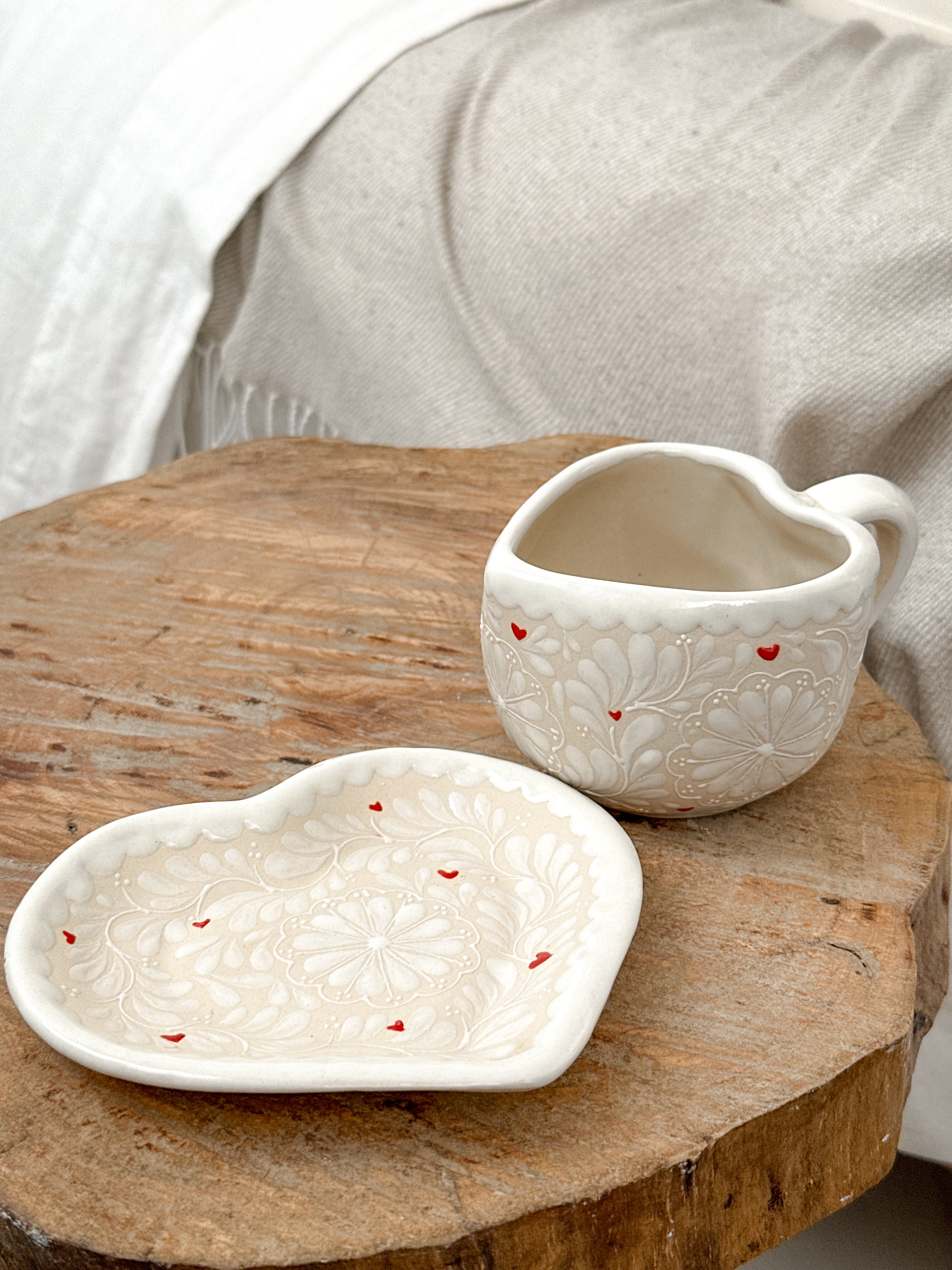 Juego de Taza con Plato Corazones - PREVENTA (6 a 12 SEMANAS)