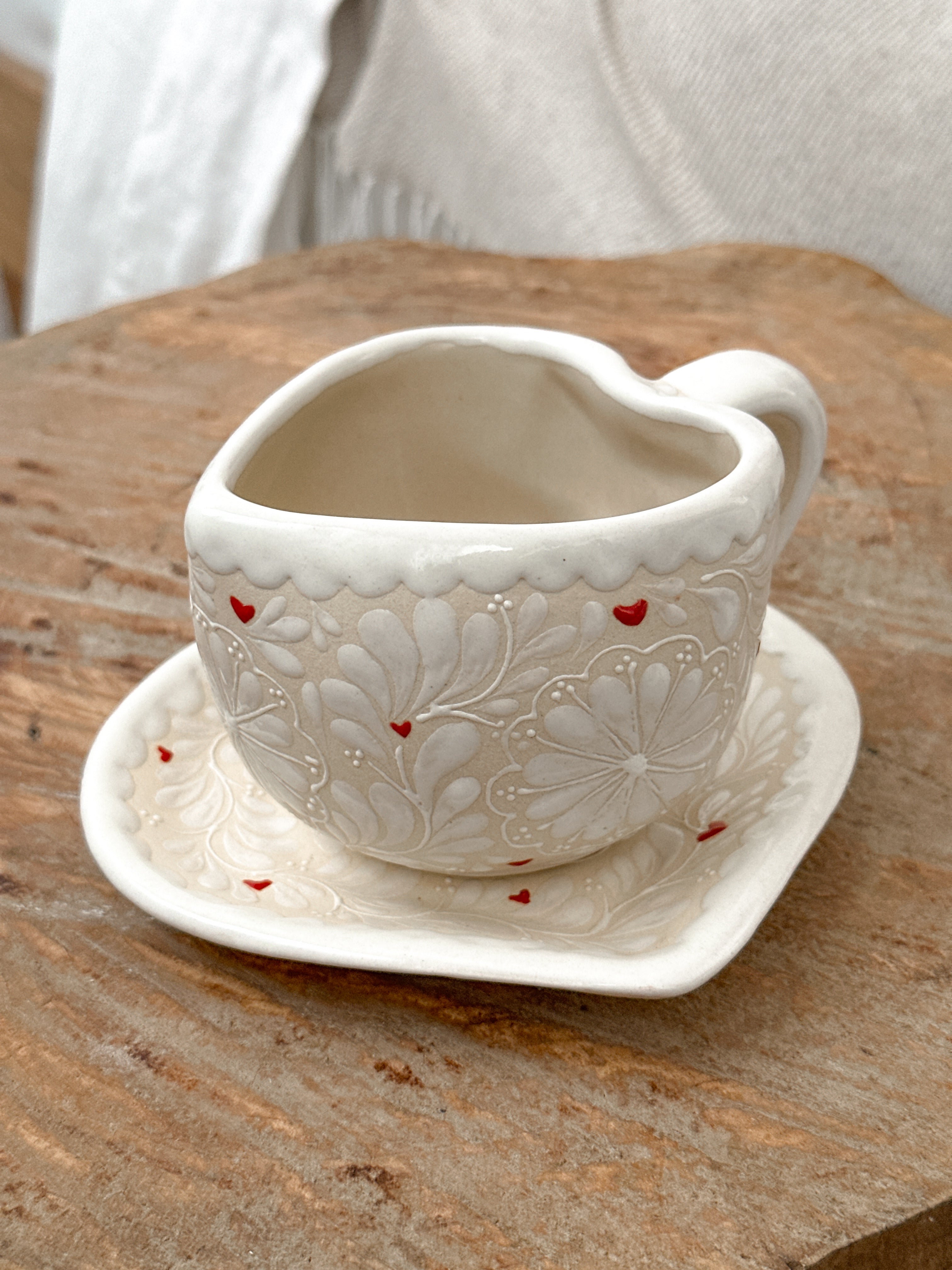 Juego de Taza con Plato Corazones - PREVENTA (6 a 12 SEMANAS)