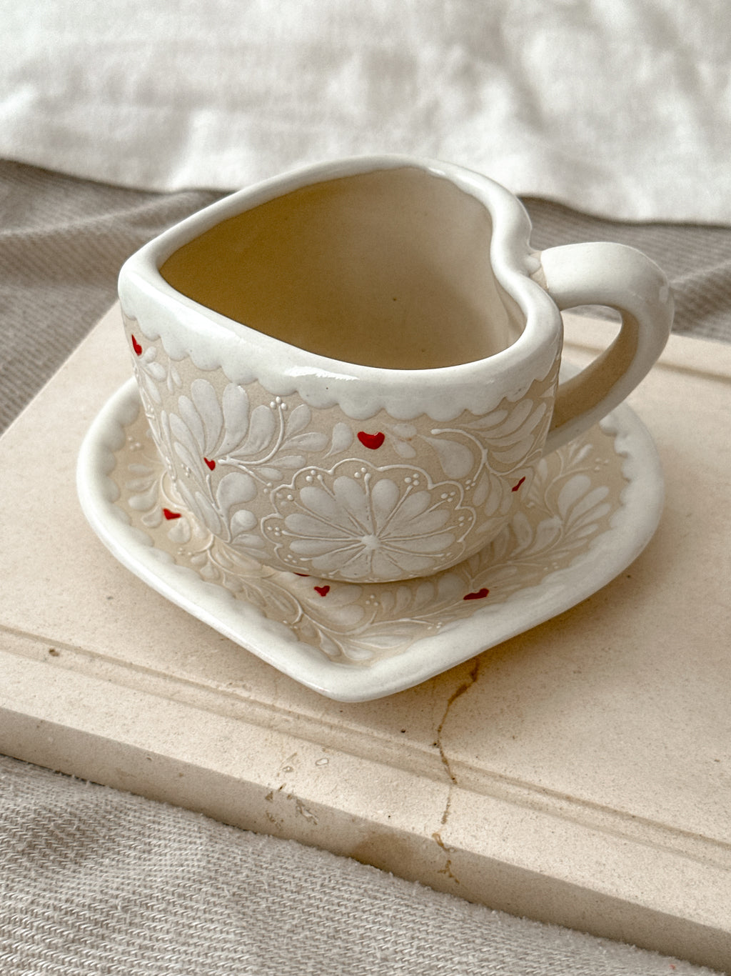 Juego de Taza con Plato Corazones - PREVENTA (6 a 12 SEMANAS)