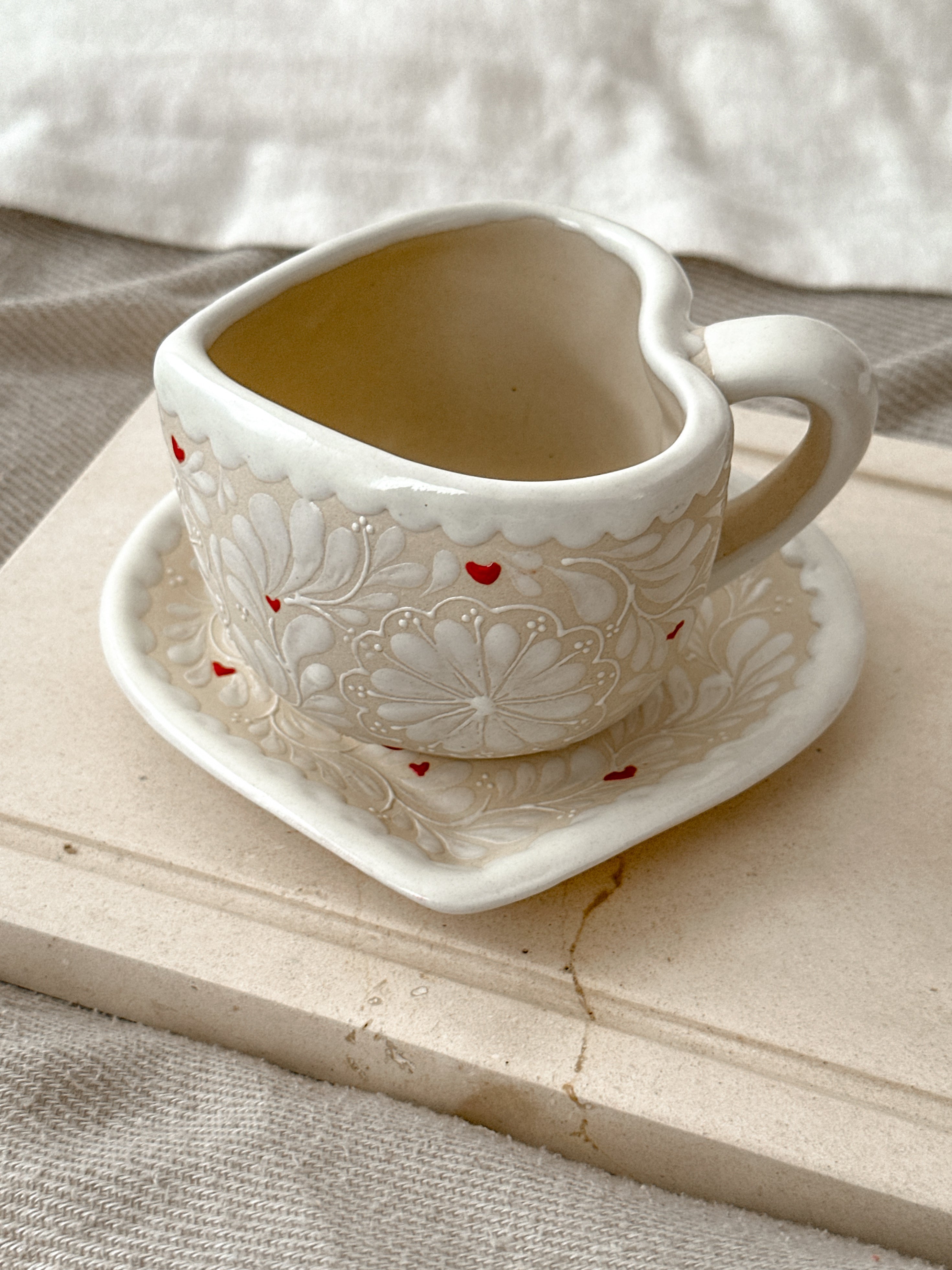 Juego de Taza con Plato Corazones - PREVENTA (6 a 12 SEMANAS)